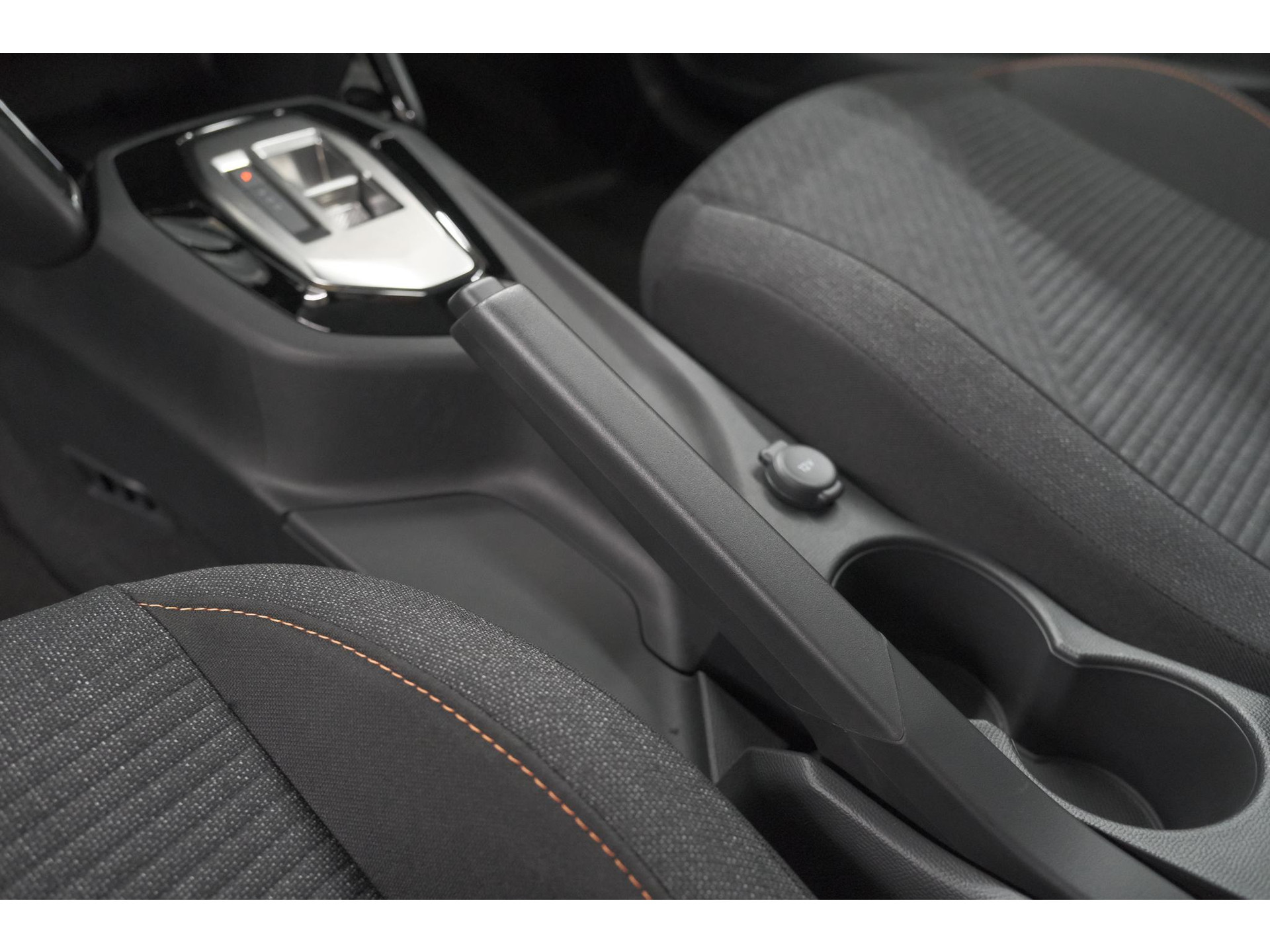 Peugeot 208 1.2 Hybrid 110 e-DCS6 Style | Direct Leverbaar | Apple Carplay | Parkeersensoren