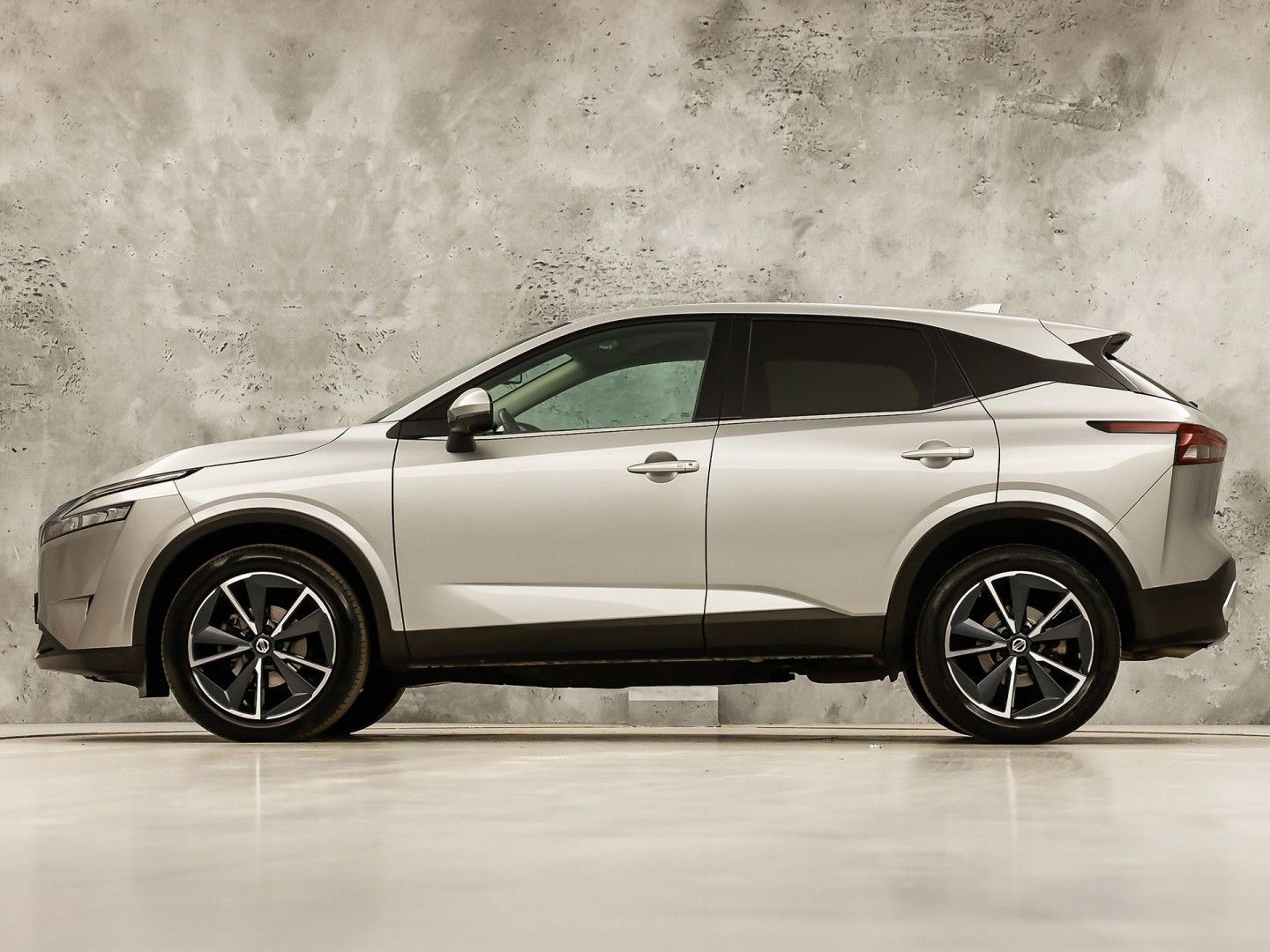 Nissan Qashqai 1.3 MHEV N-Style (GROOT NAVI, 1e EIGENAAR, APPLE CARPLAY, CLIMATE, 360 CAMERA, GETINT GLAS, SPORTSTOELEN, ADAPTIVE CRUISE, LANE ASSIST, NIEUWSTAAT)