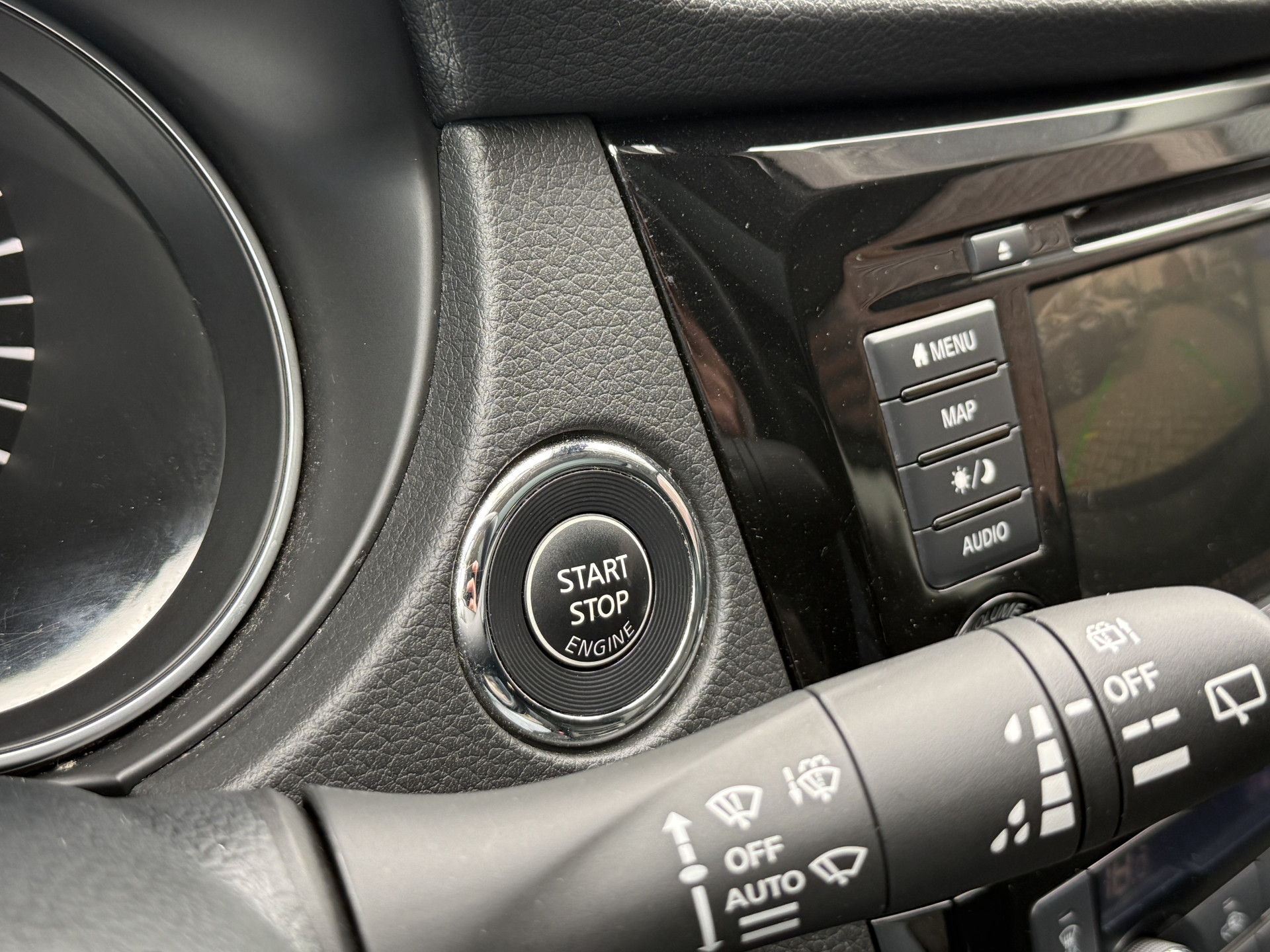 Nissan Qashqai 1.3 DIG-T Design Edition | Panoramadak | Trekhaak | 360 Camera
