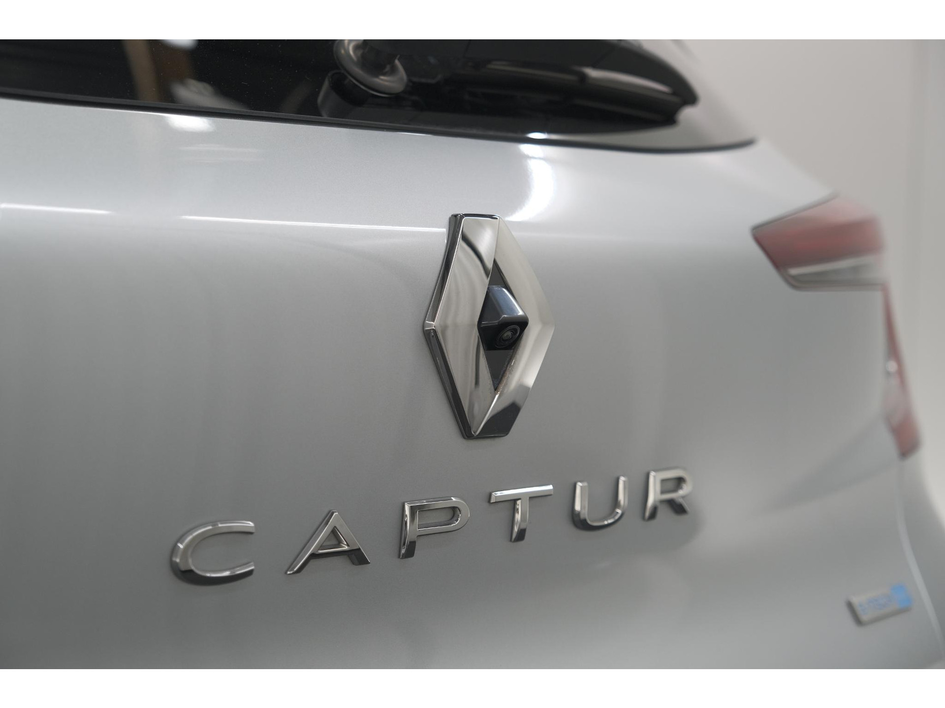 Renault Captur 1.6 E-Tech full hybrid 145 techno | Camera | Parkeersensoren | Climate control | Keyless