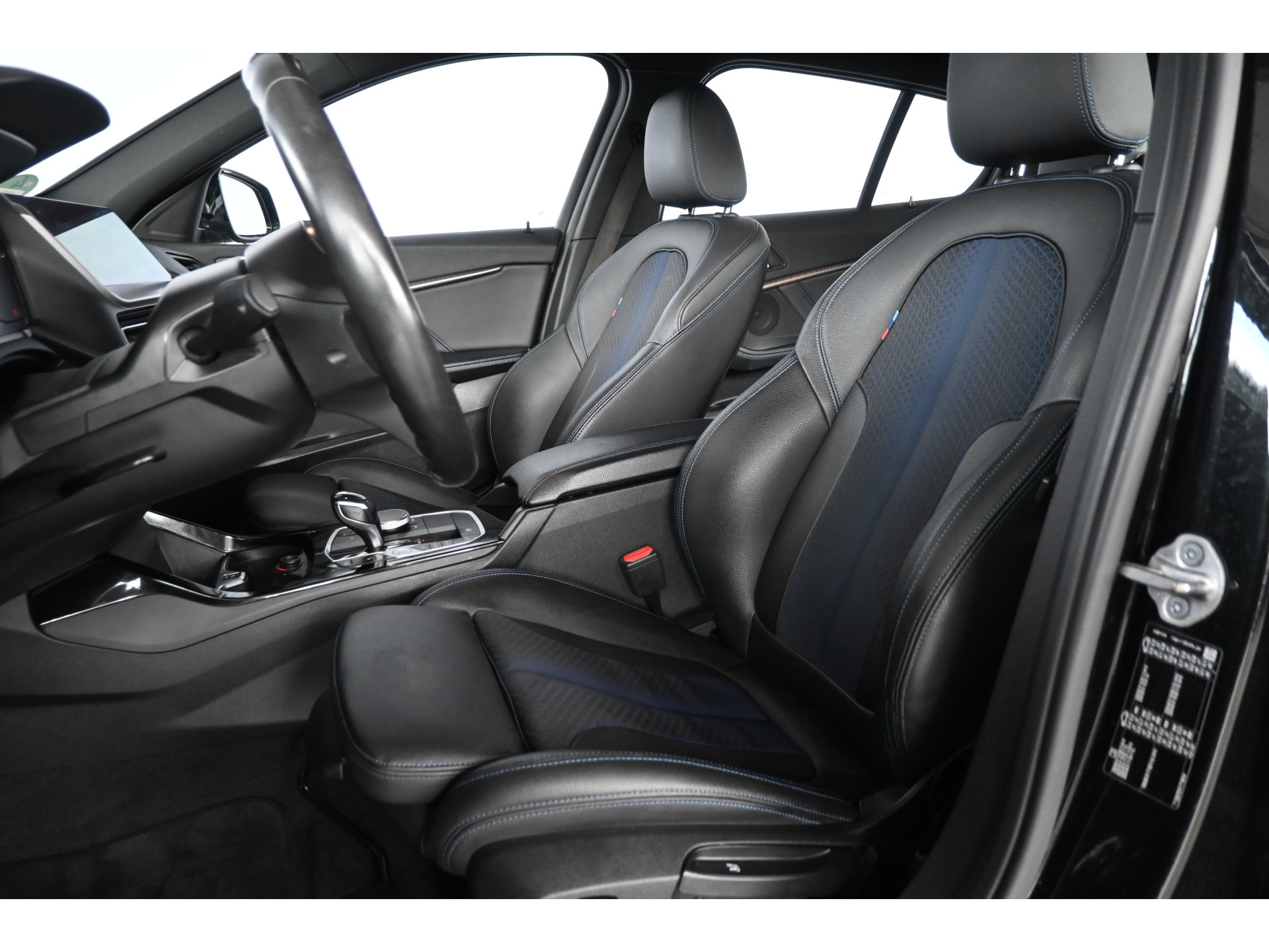 BMW 1-serie 118i High Executive Aut M Sport Navigatie Carplay Dealer Onderhouden! Inruil Mogelijk!