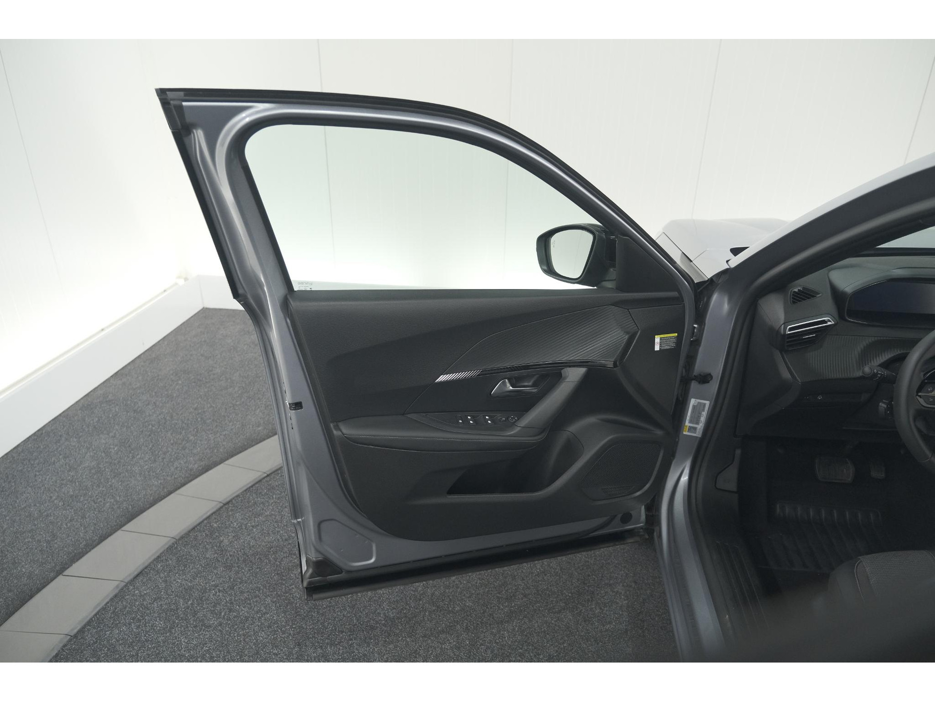 Peugeot 2008 Hybrid 136 e-DCS6 Allure | 360 Camera | Adaptieve Cruise Control | Dodehoekdetectie | Navigatie