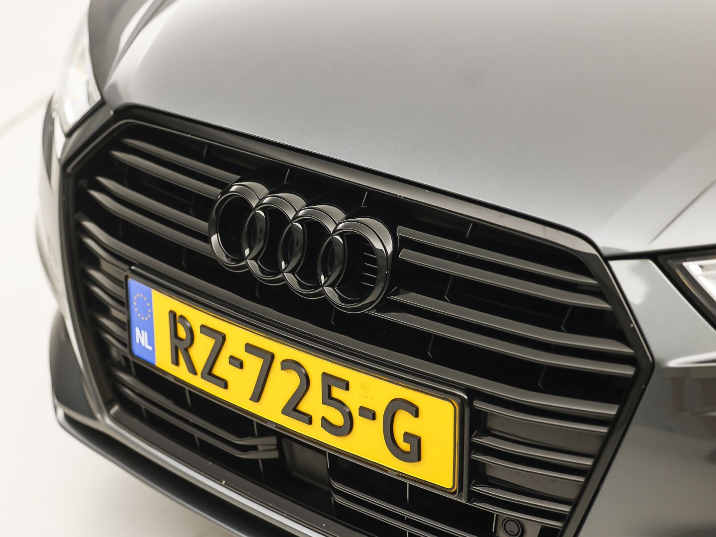 Audi A3 Limousine 1.4 TFSI S-Line Sport 150Pk (2X S-LINE, GROOT NAVI, BANG&OLUFSEN, KEYLESS, AFGEVLAKT STUUR, STOELVERWARMING, PARKEERSENSOREN, SPORTSTOELEN, LM VELGEN, NIEUWE APK)