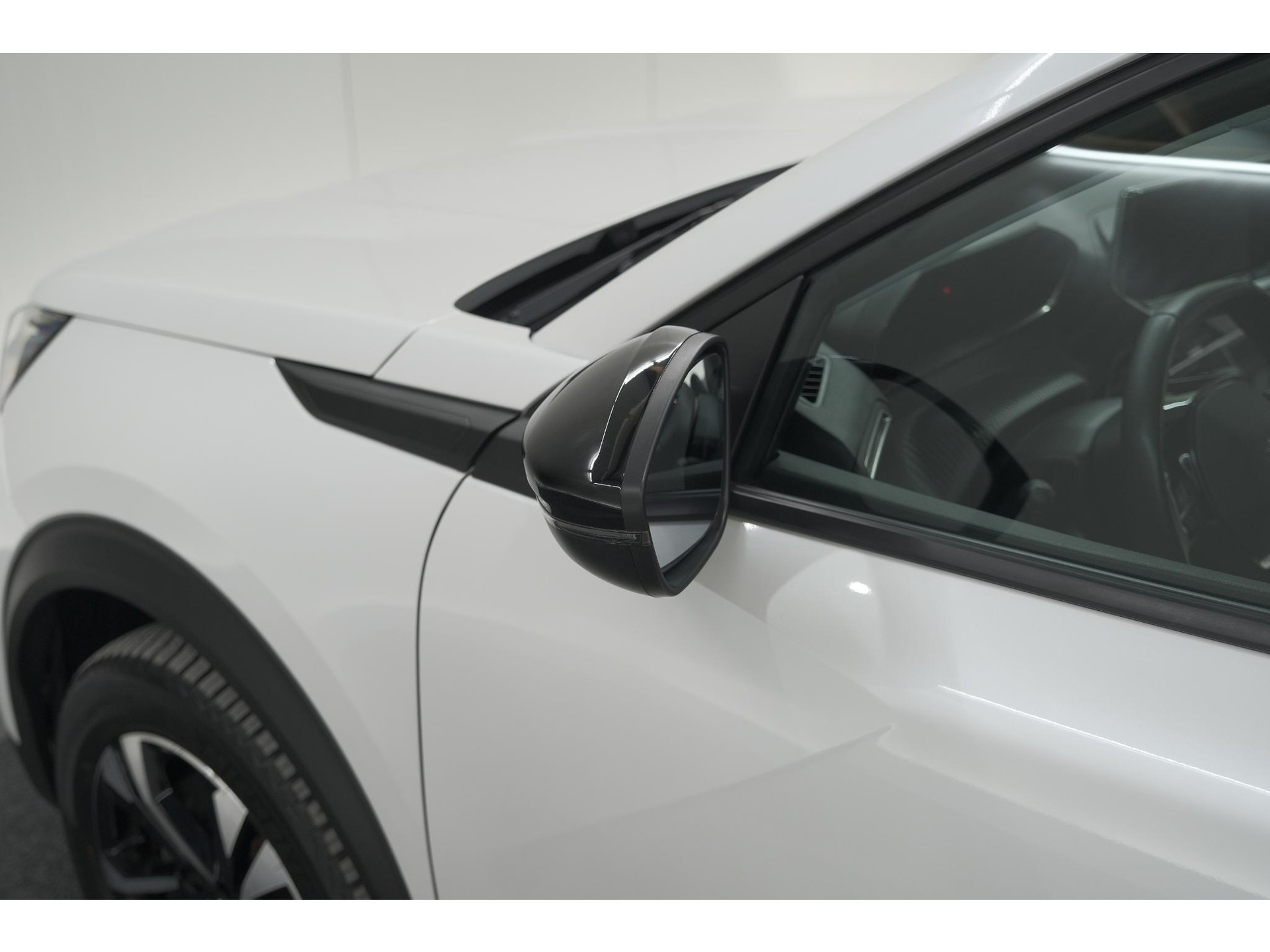 Peugeot 2008 PureTech 102 Allure Pack | Allseason Banden | Parkeersensoren | Apple Carplay