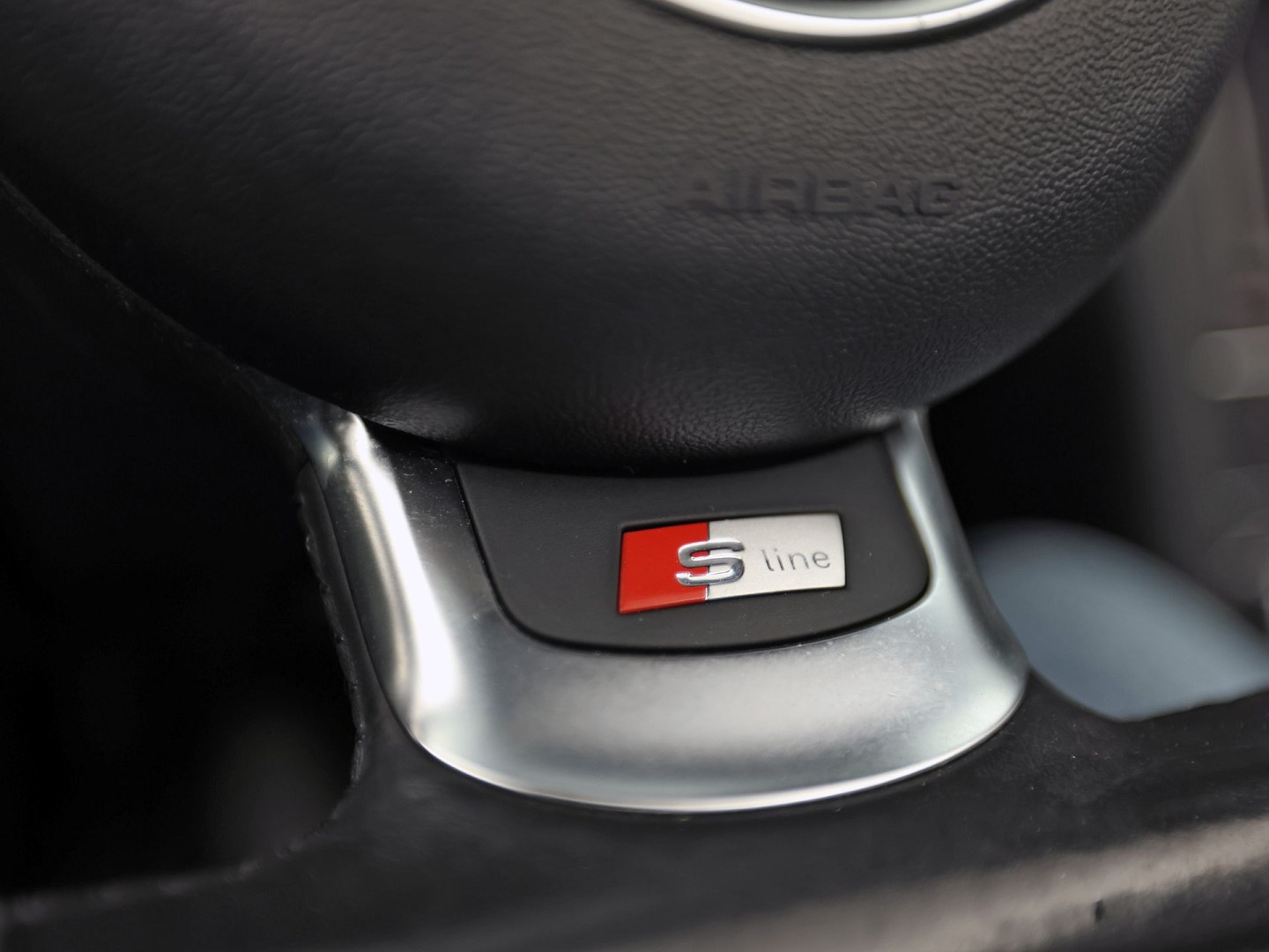 Audi A3 1.2 TFSI S-Line Sport (NAVIGATIE, CLIMATE, LEDER, STOELVERWARMING, SPORTSTOELEN, PARKEERSENSOREN, XENON, NIEUWSTAAT)