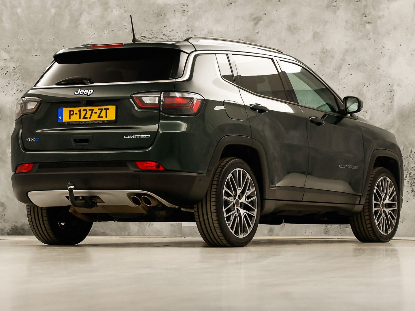 Jeep Compass 4xe 190 Plug-in Hybrid Electric Night Eagle. Automaat (NAP, APPLE CARPLAY, GROOT NAVI, LEDER, ADAPTIVE CRUISE, SPORTSTOELEN, GETINT GLAS, KEYLESS, NIEUWSTAAT)