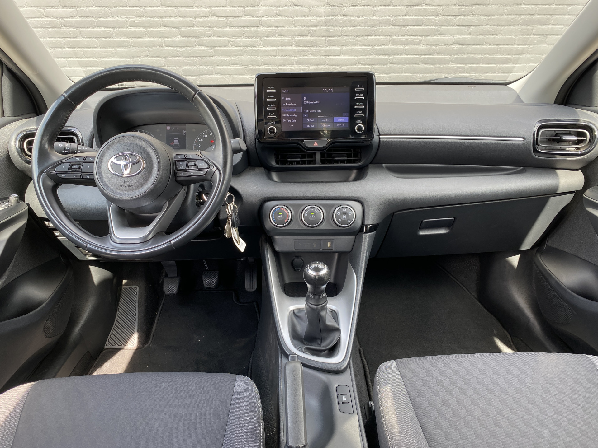 Toyota Yaris 1.0 VVT-i Active | 1e eigenaar | apple carplay/android auto | trekhaak | camera | adaptieve cruise | BTW