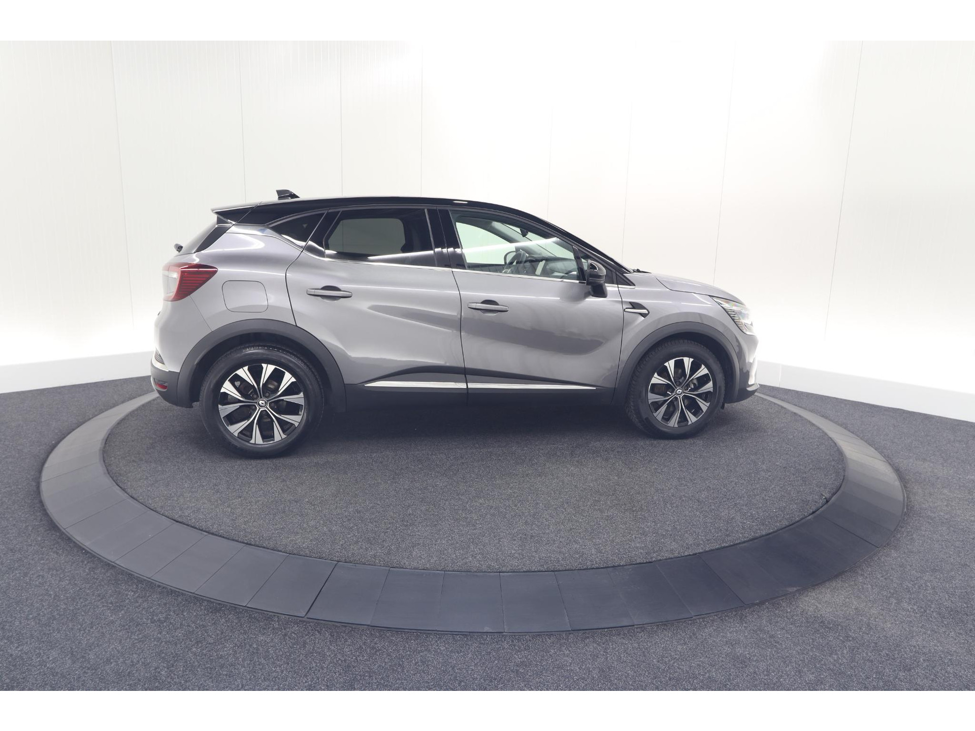 Renault Captur 1.6 E-Tech full hybrid 145 techno | Pack Full Screen | Camera | Navigatie | Allseason Banden