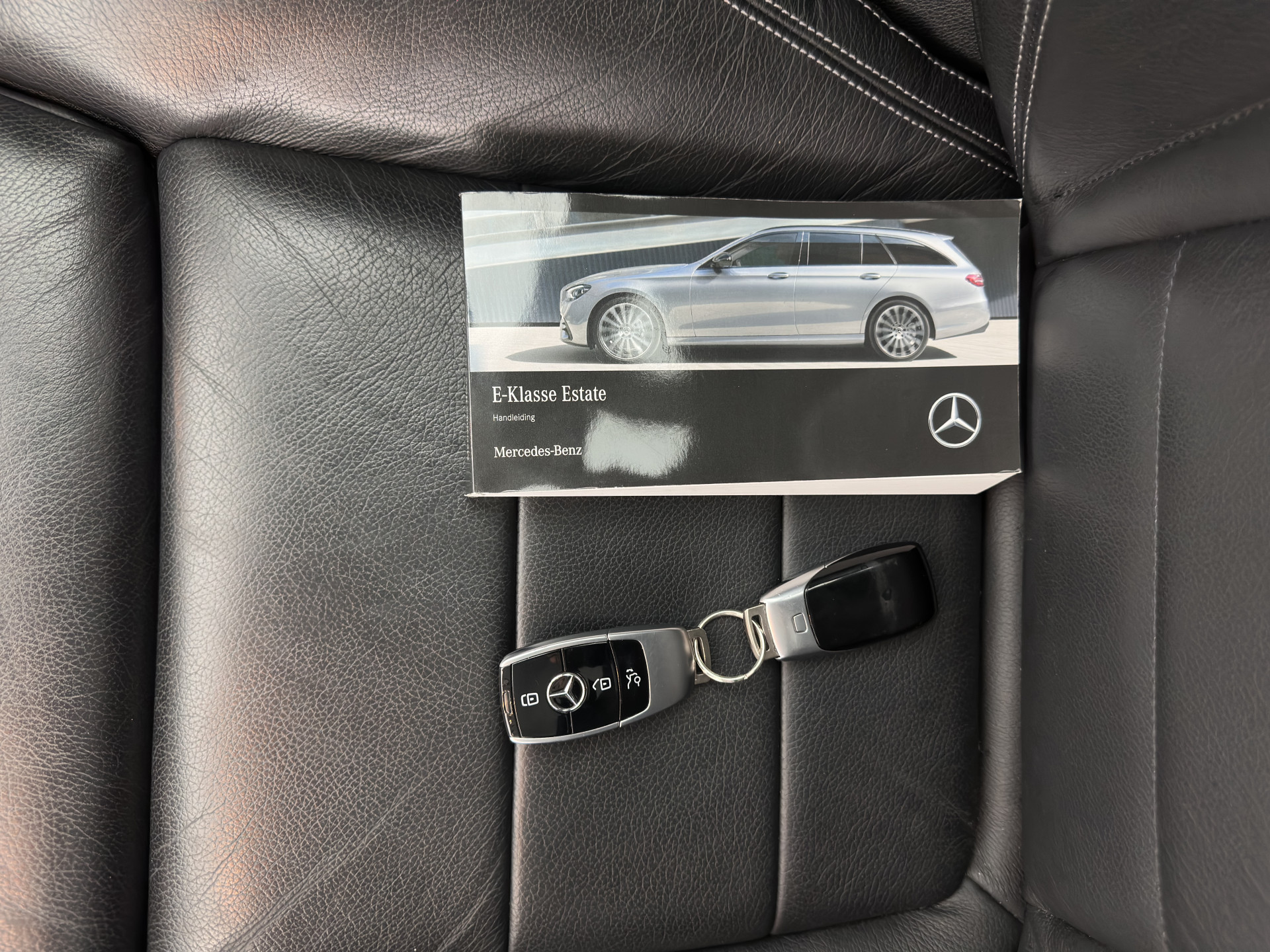 Mercedes-Benz E-klasse Estate 300 de Luxury Line ( Plug-in ) (INCL-BTW) Aut. *LEATHER | FULL-LED | WIDESCREEN-COCKPIT | BLIND-SPOT | AMBIENT-LIGHT | HEATED-SPORTSEATS | CAMERA | DAB+ | NAVI-FULLMAP | PDC | ADAPTIVE-CRUISE | ECC | 18''ALU*