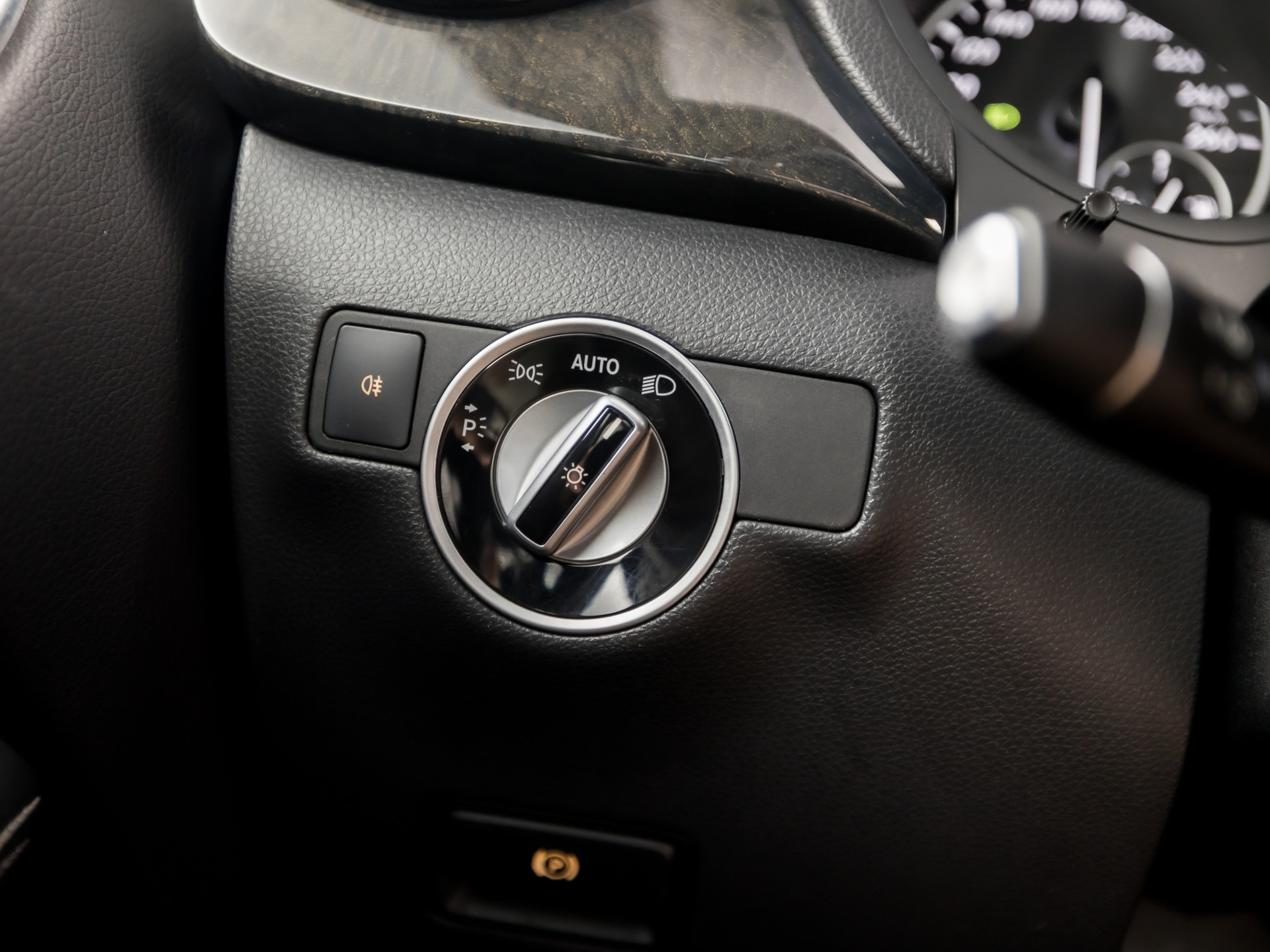 Mercedes-Benz B-Klasse 200 AMG Sport 157Pk (GROOT NAVI, CLIMATE, CAMERA, HARMAN/KARDON, STOELVERWARMING, LEDEREN SPORTSTOELEN, HARMAN/KARDON, XENON, ZWART HEMEL, NIEUWSTAAT)
