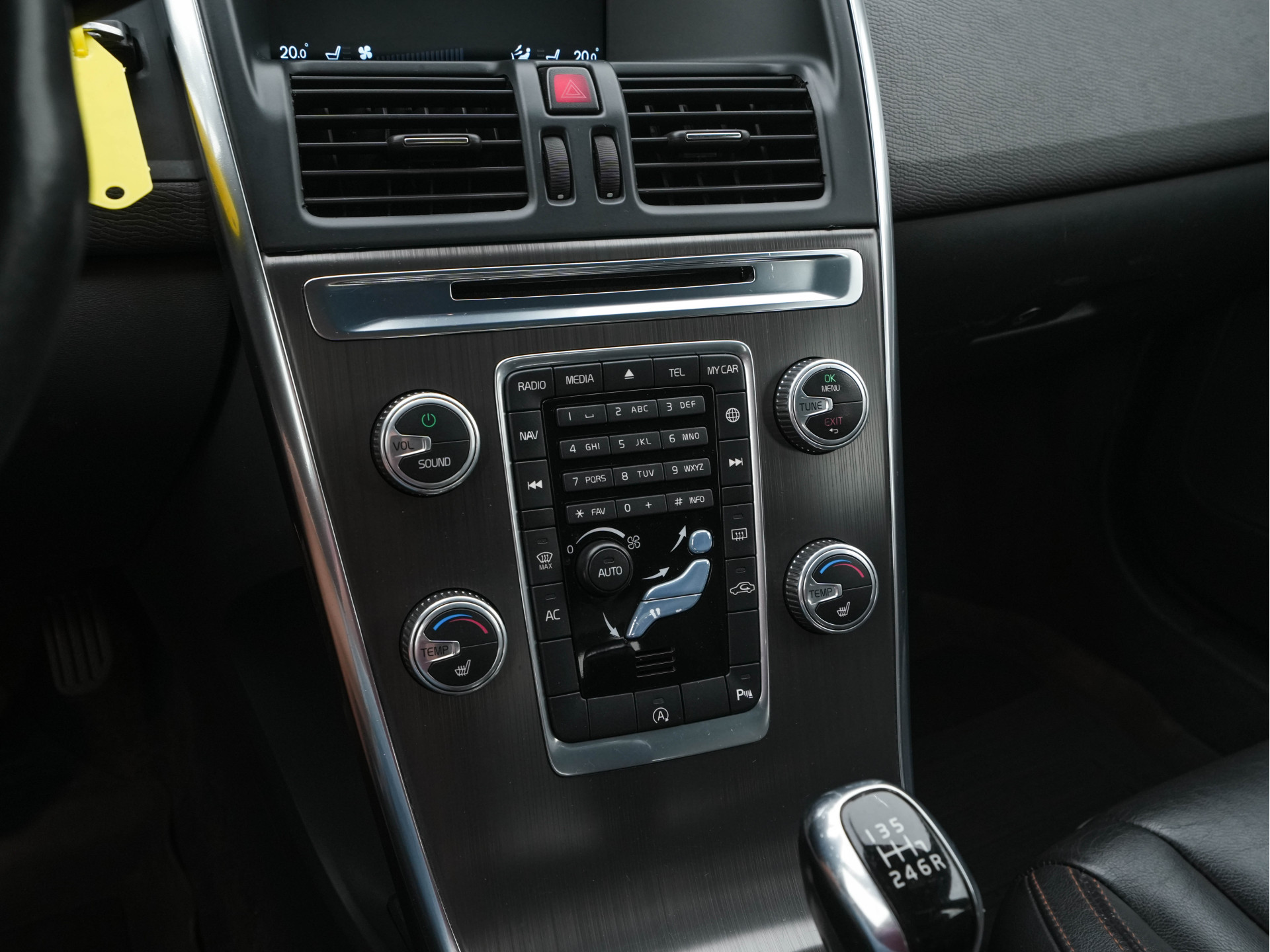 Volvo XC60 2.0 D4 FWD Ocean Race *NAVI-FULLMAP | FULL-LEATHER | MEMORY-PACK | TOWBAR | ECC | PDC | CRUISE | COMFORT-SEATS | 19"ALU*