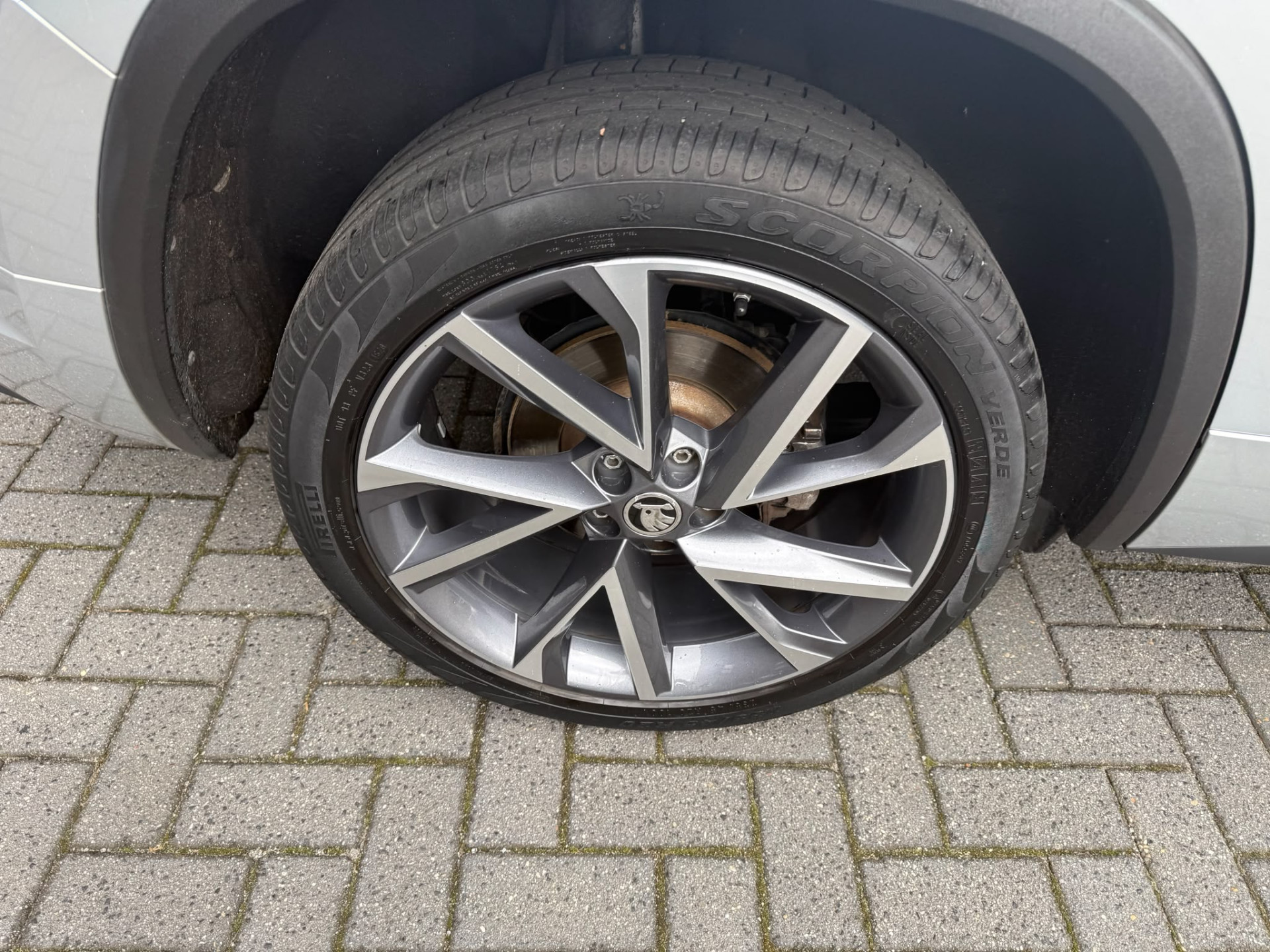 ŠKODA Kodiaq 1.5 TSI Sportline Business | 1E EIGENAAR | 3/6/12 MND GARANTIE | AUTOMAAT | PANO | LED | DAB | MEMORY | CARPLAY | DIGITAAL COCKPIT | TREKHAAK |