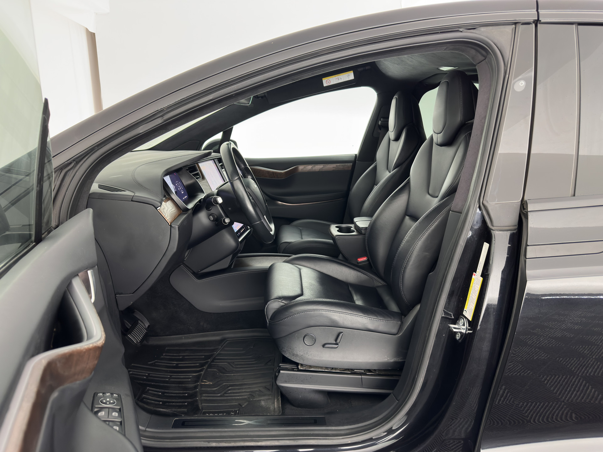 Tesla Model X 100D Black-Line AWD [ 3-Fase ] { SOH-86% } Aut. *PANO-WINDOW | AUTO-PILOT | VEGAN-LEATHER | NAVI-FULLMAP | FULL-LED | AIR-SUSPENSION | DIGI-COCKPIT | KEYLESS | DAB+ | HEATED-SPORTSEATS | PRIVACY-GLASS | TOPVIEW | TOWBAR | 22"ALU*