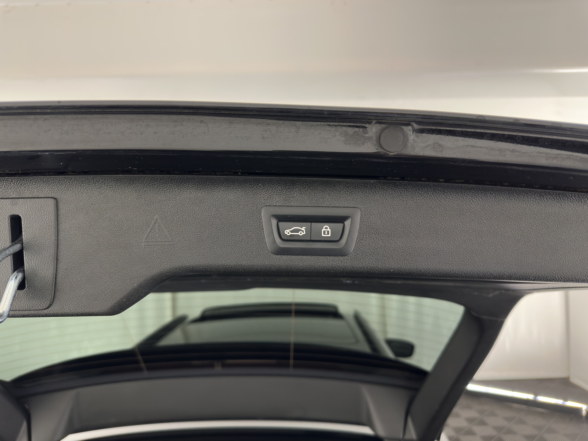 BMW 5-serie Touring 530d Sportline High Executive Aut. *PANO | LEATHER | FULL-LED | MEMORY-PACK | TOP-VIEW | HEATED-COMFORTSEATS | NAVI-FULLMAP | PRIVACY-GLASS | AMBIENT-LIGHT | ECC | CARPLAY | PDC | TOWBAR | SHIFT-PADDLES | 20"ALU*