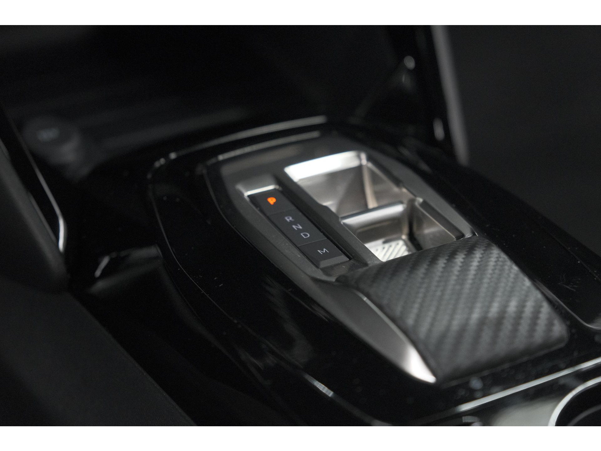 Peugeot 2008 Hybrid 136 e-DCS6 Allure | 360 Camera | Adaptieve Cruise Control | Dodehoekdetectie | Apple Carplay