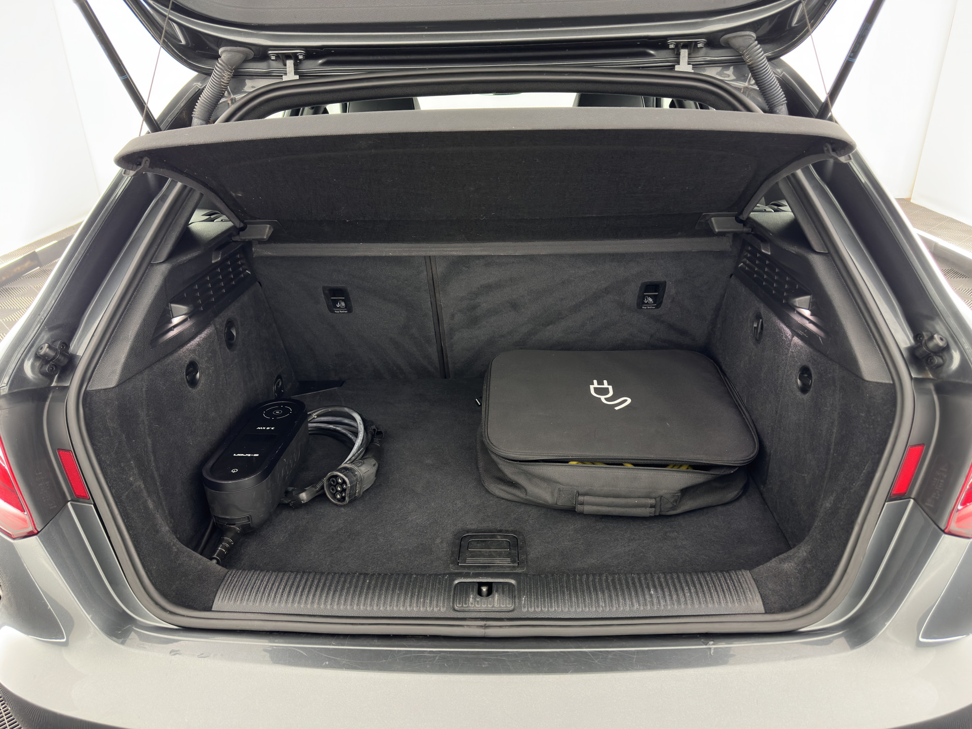 Audi A3 Sportback 1.4 e-tron Plug-In Pro Line plus Aut. *LEATHER-FABRIC | FULL-LED | NAVI-FULLMAP | KEYLESS | SPORT-SEATS | AUDI-SOUND | TOWBAR | 17''ALU*