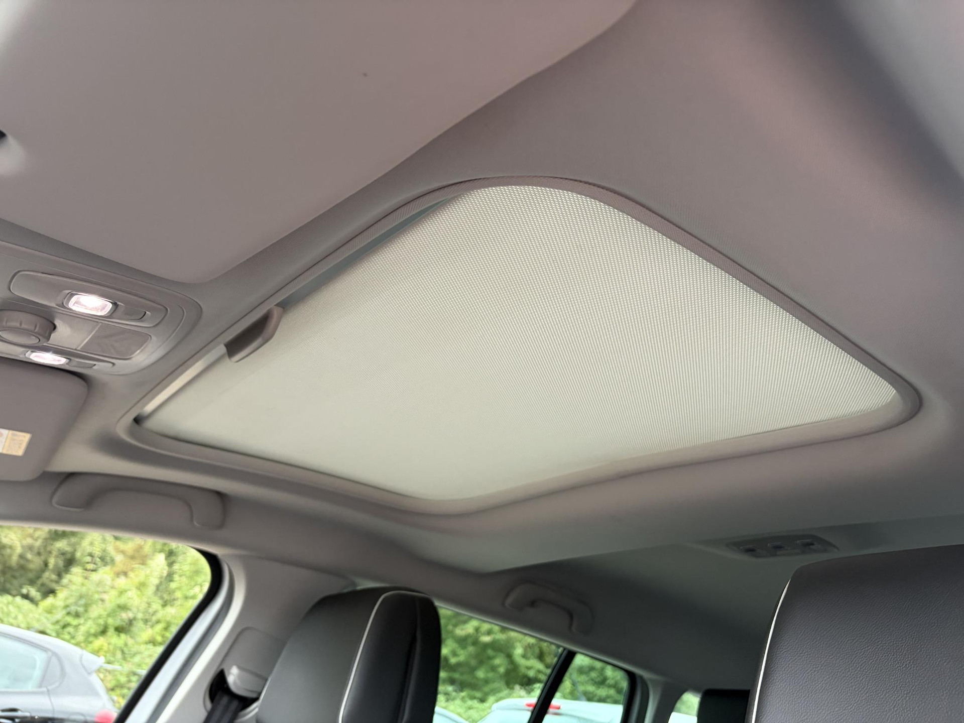 Renault Mégane Estate 1.2 TCe Bose ✓2 Eigenaar✓Pano✓Camera✓Net beurt gehad✓Navi✓Keyless✓Clima✓Cruise✓Leder✓131pk✓Pdc V+A✓6 Bak✓Rijstrooksensor✓Dodehoeksensor✓17'' Lm velgen✓N.A.P✓Apk tot 09-2027