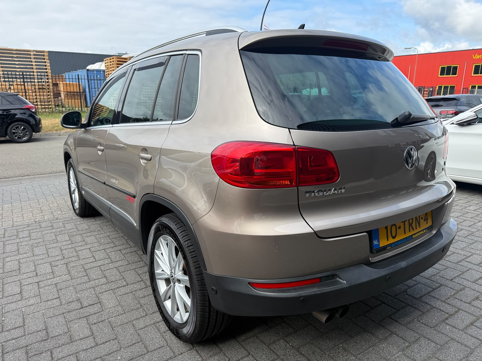 Volkswagen Tiguan 1.4 TSI Sport&Style | 1E EIGENAAR | 3/6/12MND GARANTIE | NAVI | PDC | 160 PK | LAGE KM |