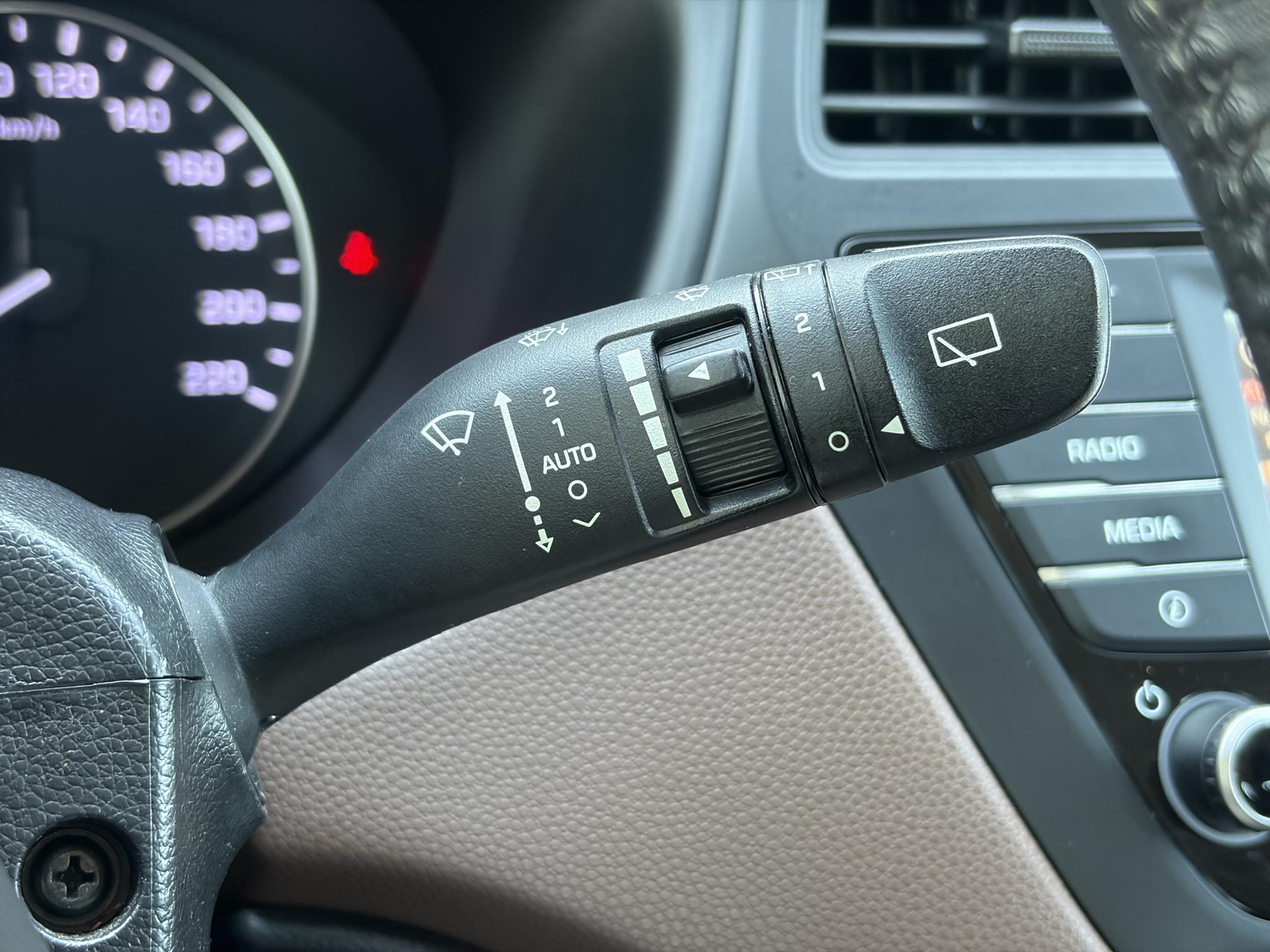 Hyundai i20 1.0 T-GDI Comfort 2e Eigenaar l Trekhaak l Navi l Camera l Carplay l Clima l Cruise l Rijstrooksensor l Pdc l N.A.P l Apk tot 05-2027