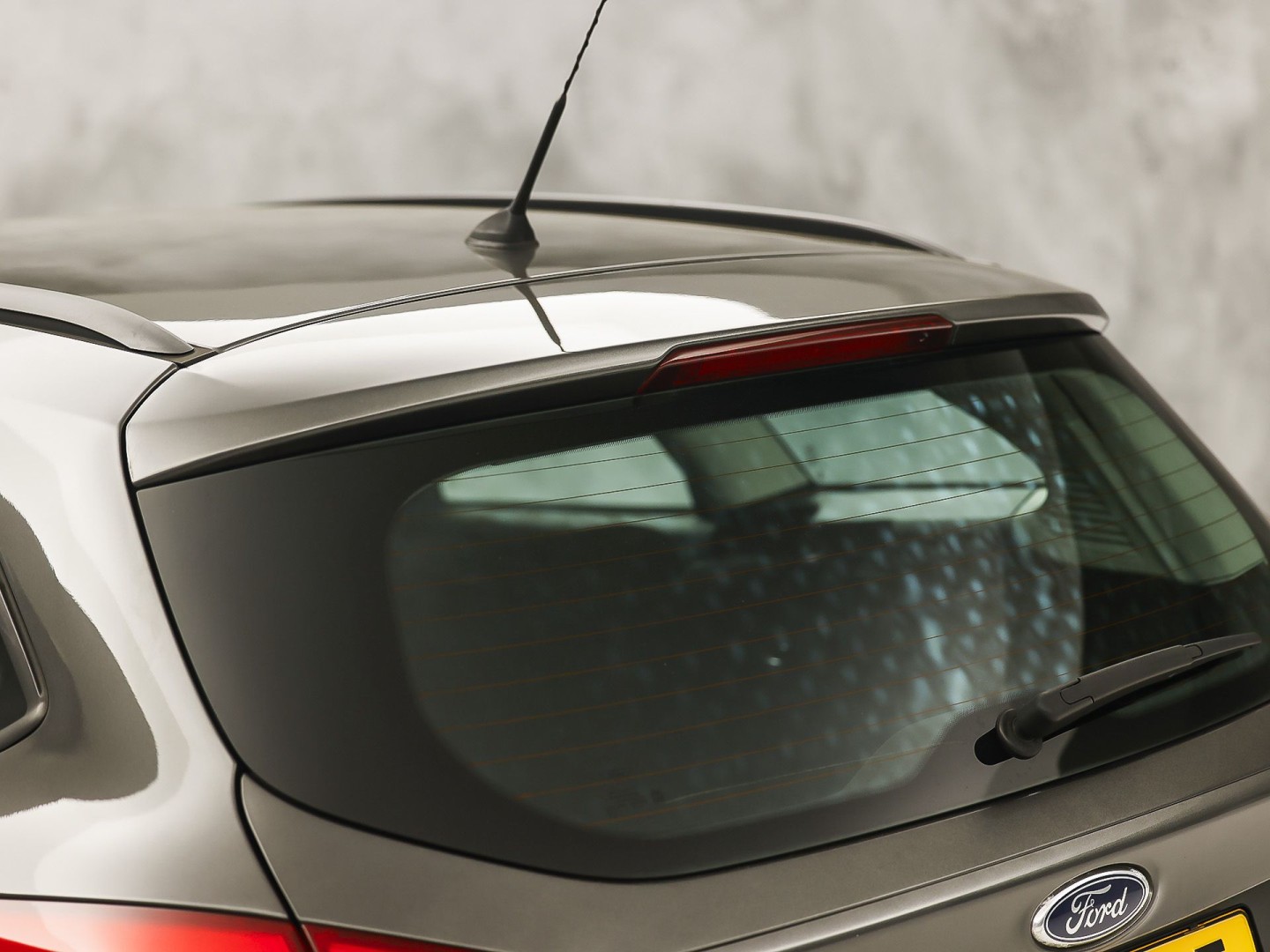 Ford Focus Wagon 1.0 Sport Automaat (NAVIGATIE, STUUR/STOELVERWARMING, LM VELGEN, SPORTSTOELEN, CRUISE, PARKEERSENSOREN, NIEUWSTAAT)