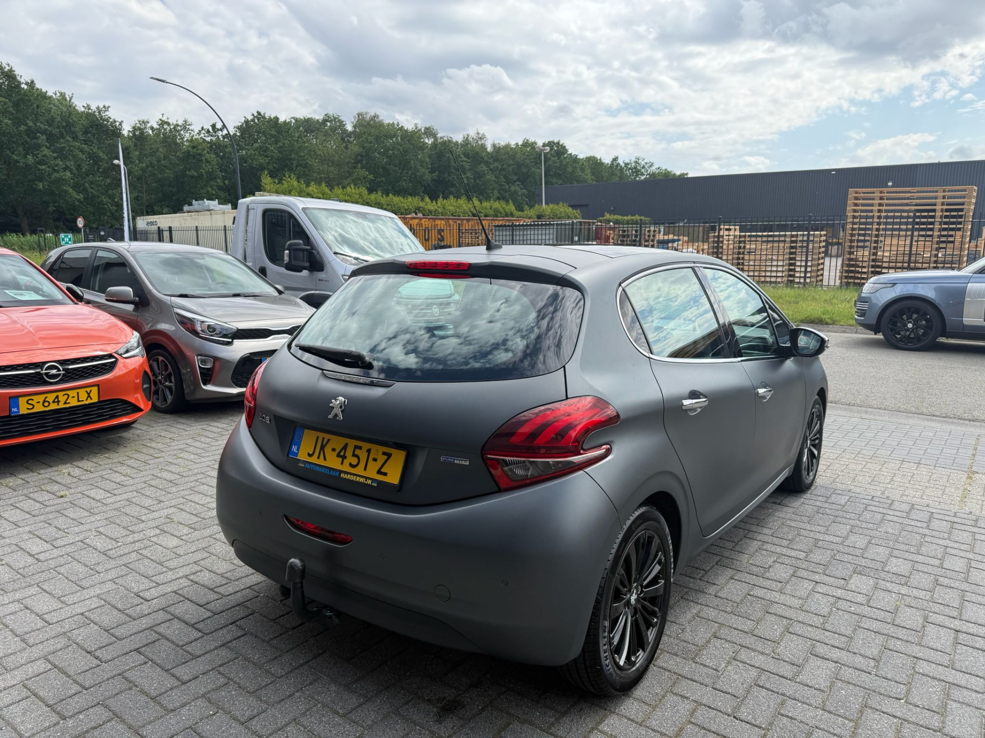 Peugeot 208 1.2 110PK Allure | 2E EIGENAAR | 3/6/12MND GARANTIE | PANO | DAB | CARPLAY | NAVI | CRUISE | JBL | AIRCO | TREKHAAK | MAT |