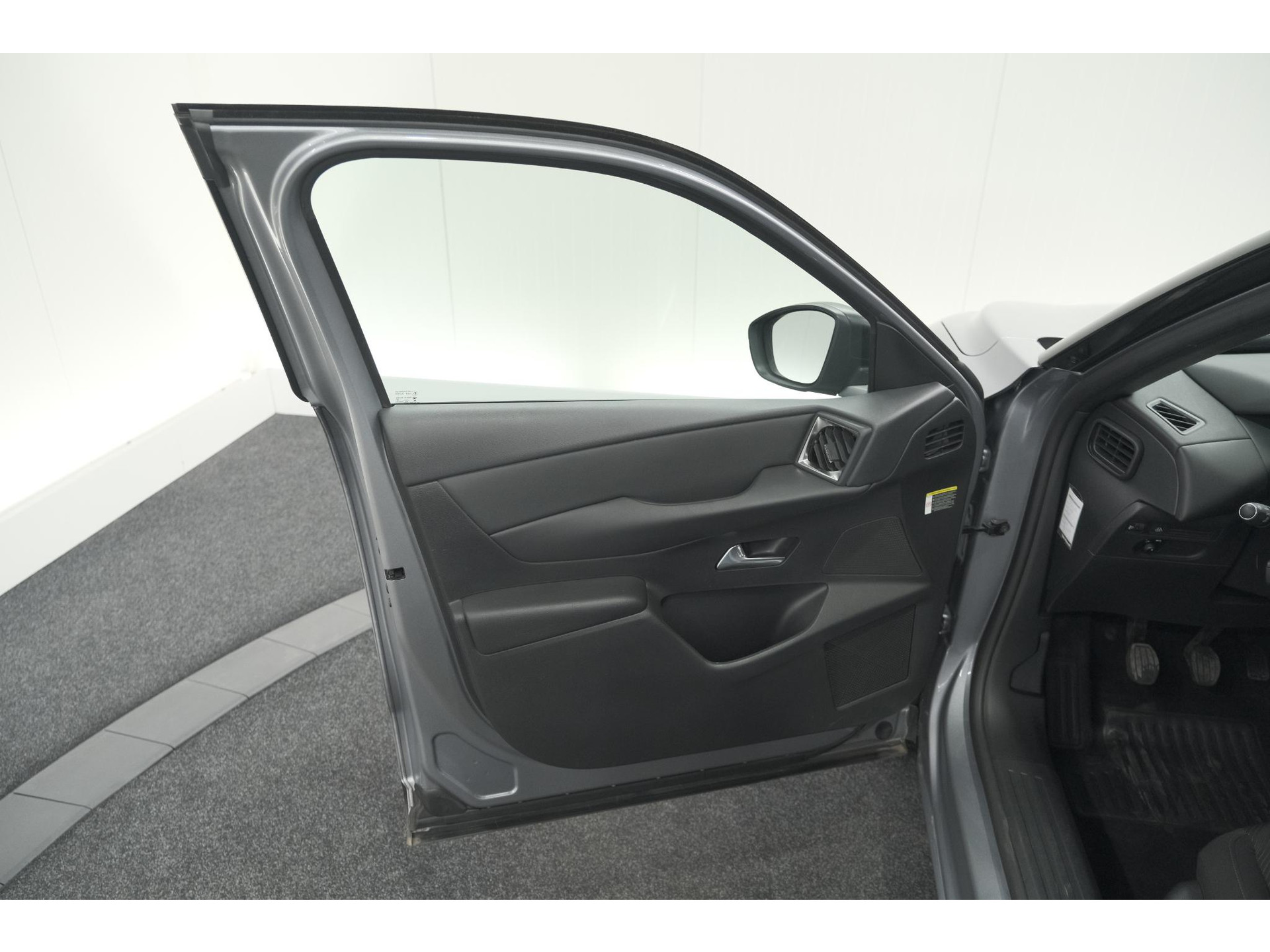 DS 3 Crossback PureTech 100 Montmartre | Parkeersensoren | Apple Carplay | Allseason Banden | Navigatie | Climate Control