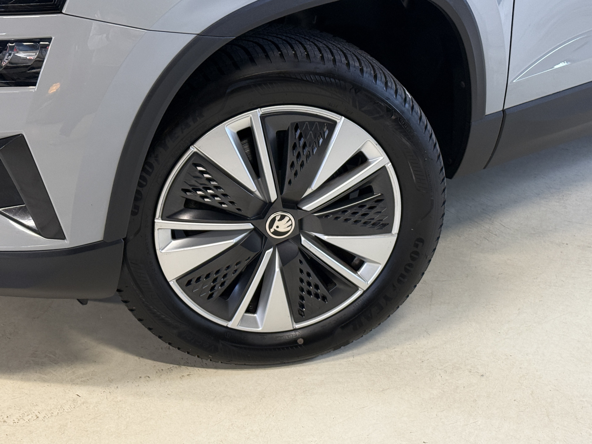 ŠKODA Karoq 1.5 TSI ACT Business Edition Plus | Panoramadak | Camera | Adaptive cruise | Stoelverwarming | Full LED | NL auto | Dealer onderhouden