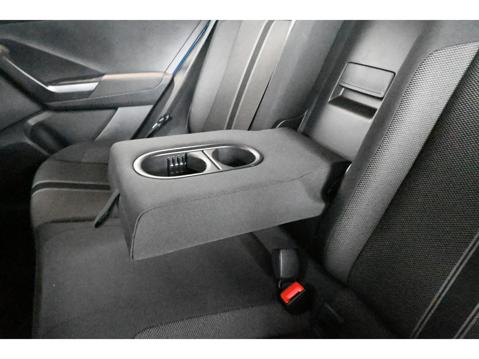 Volkswagen T-Roc 1.5 TSI Style Automaat Clima Carplay Cruise Control Trekhaak Rijklaarprijs! Inruil Mogelijk!