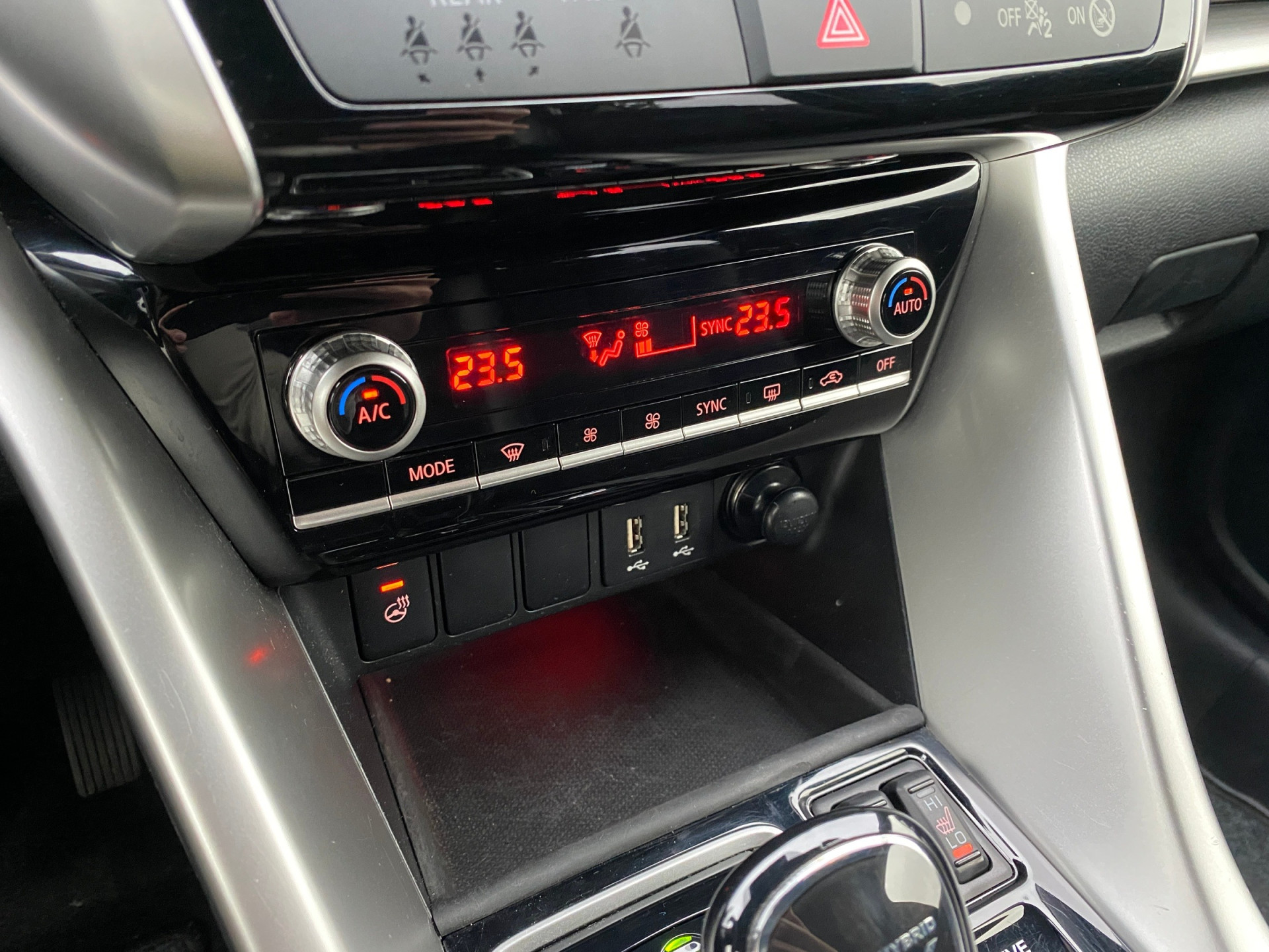 Mitsubishi Eclipse Cross 2.4 PHEV Instyle 4WD 188 pk AUT. | 1e eigenaar | navigatie | stoel-stuurverwarming | leder/alcantara interieur