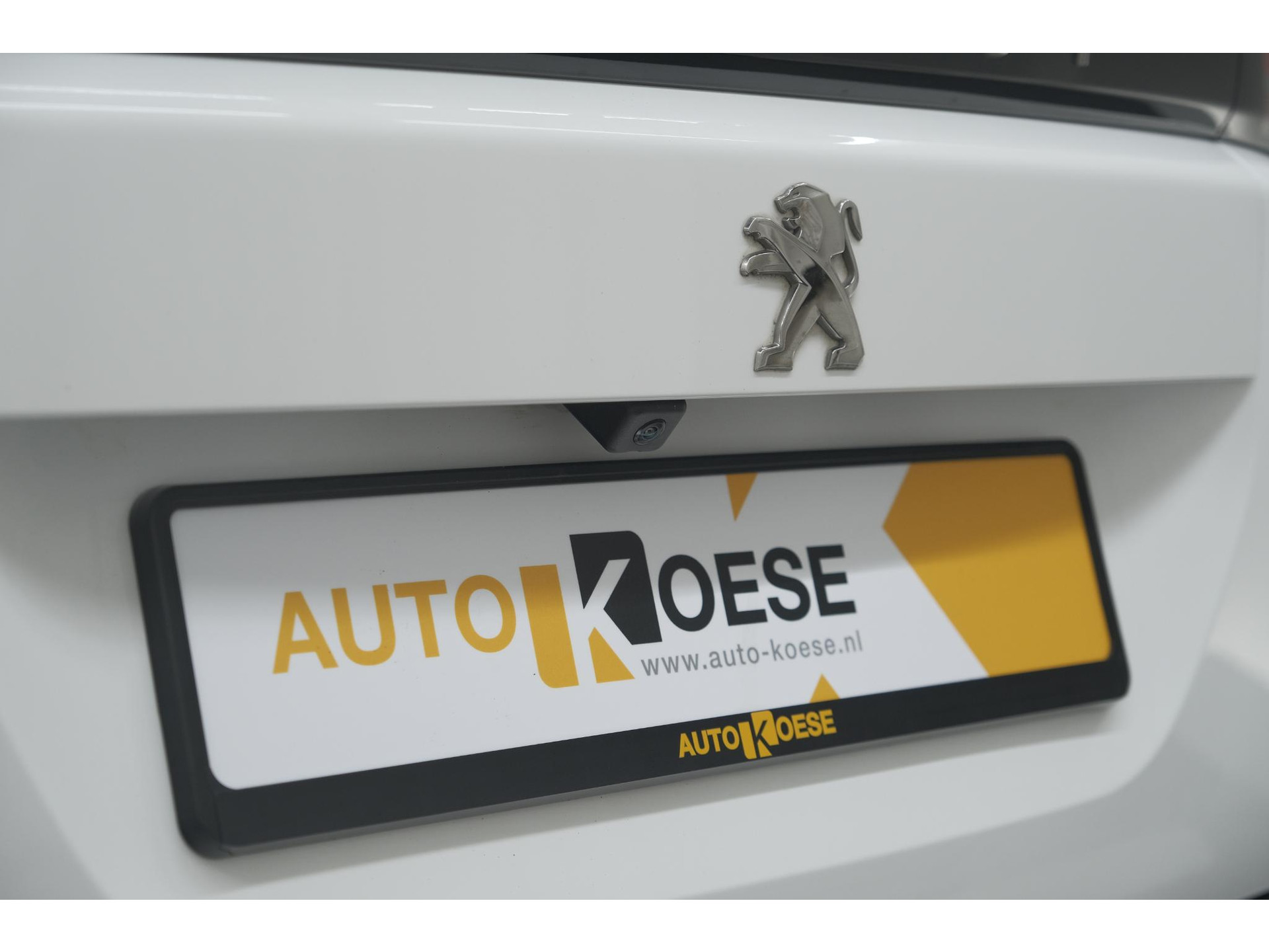 Peugeot 2008 PureTech 130 Allure | Trekhaak | Camera | Navigatie | Parkeersensoren
