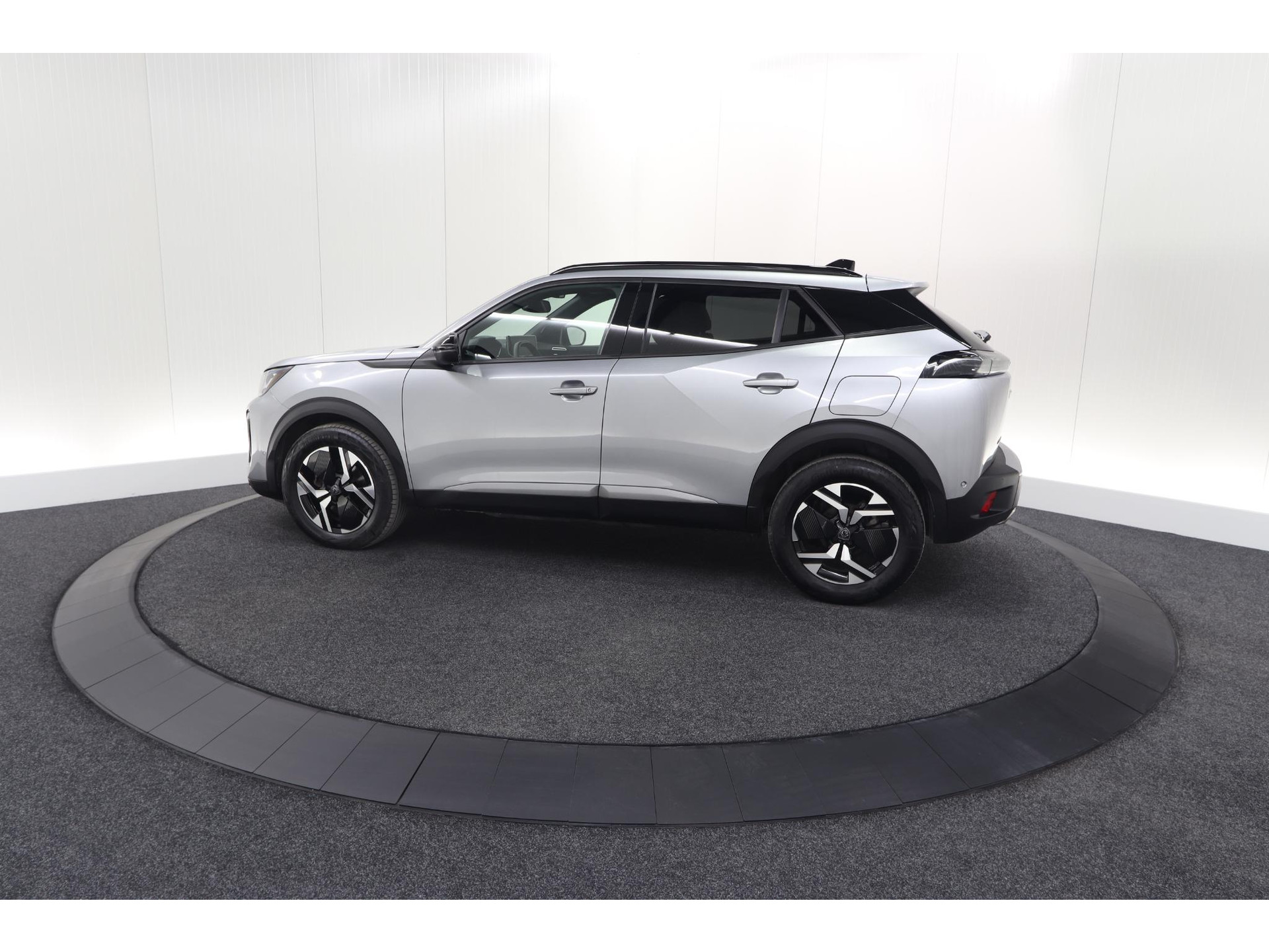 Peugeot 2008 Hybrid 136 e-DCS6 Allure | 360 Camera | Adaptieve Cruise Control | Dodehoekdetectie | Navigatie