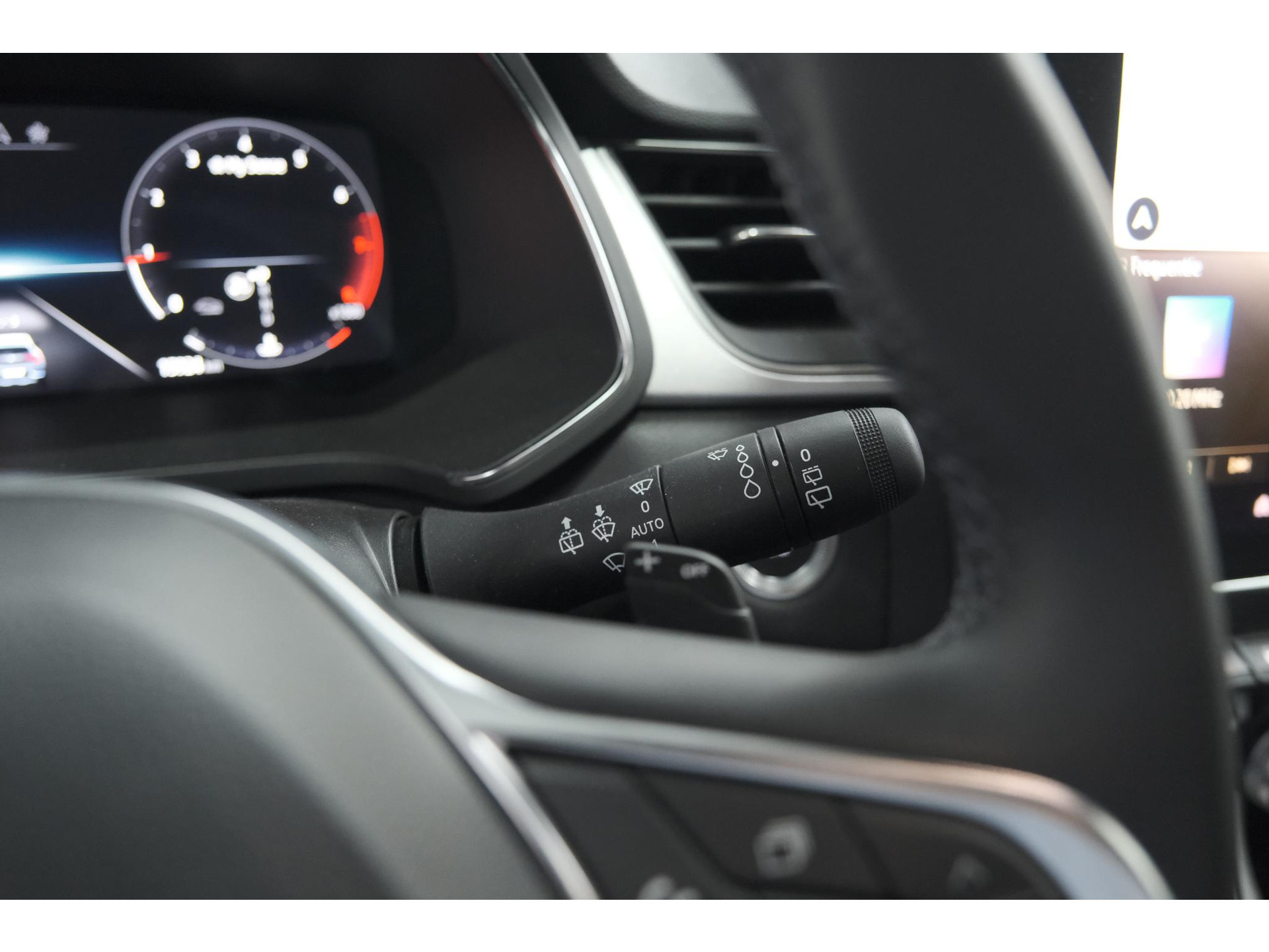 Renault Captur Mild Hybrid 140 EDC Techno | 360 Camera | 9.3 Inch Navigatie | Apple Carplay | 18 Inch Lichtmetalen Velgen