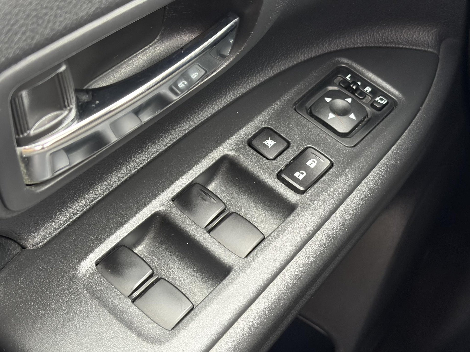 Mitsubishi Outlander 2.0 PHEV Executive Edition Trekhaak,Schuifdak,Leder,Stoelverw-Koeling,Camera,Navi,Keyless,Clima,Cruise,Lm velgen,Pdc,V+A,Rijstrooksensor,Extra velgen,N.A.P,Nieuwe Apk bij Aflevering