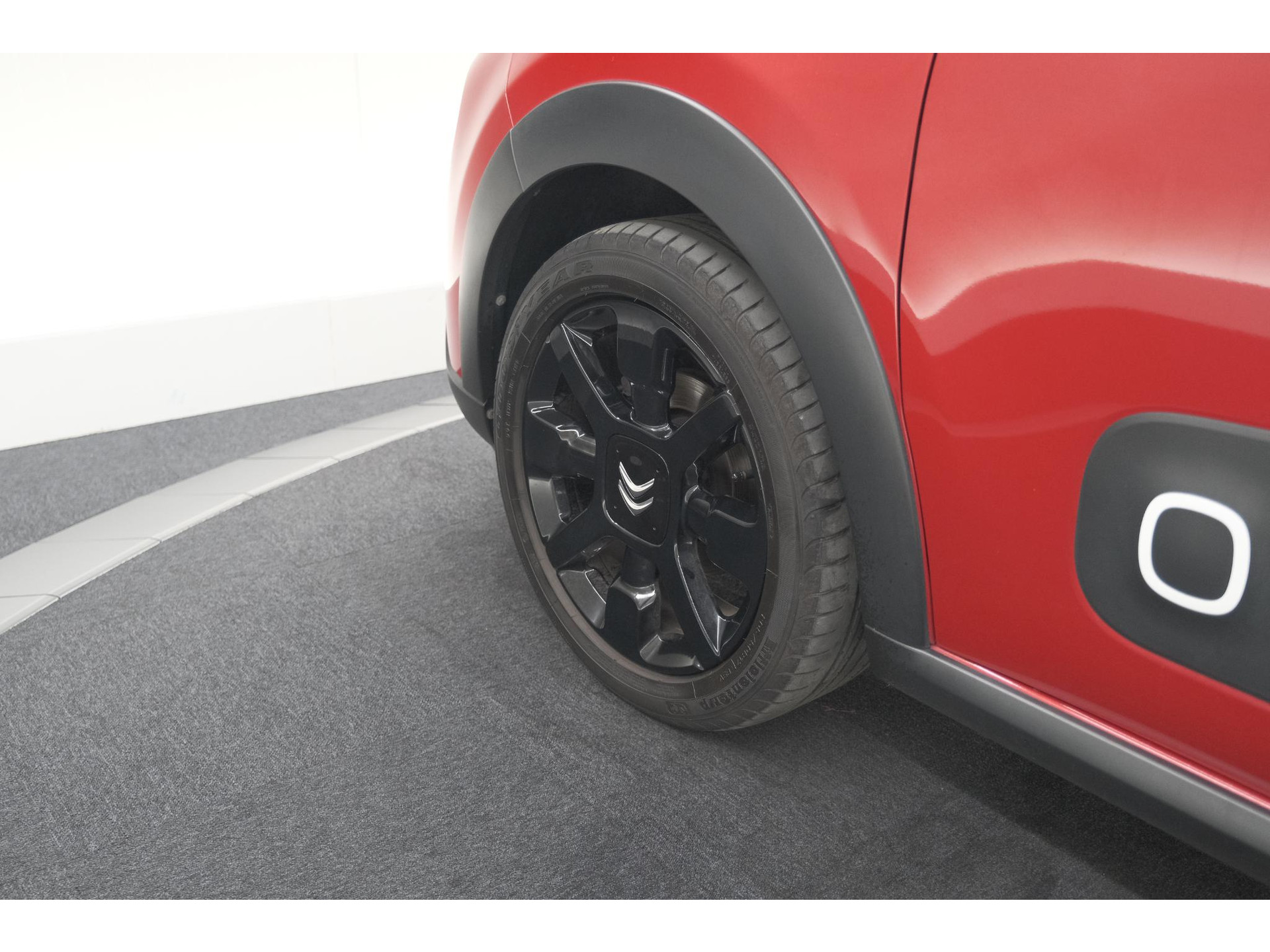 Citroen C3 PureTech 82 S&S Shine | Camera | Apple Carplay | Parkeersensoren | 16 Inch Velgen