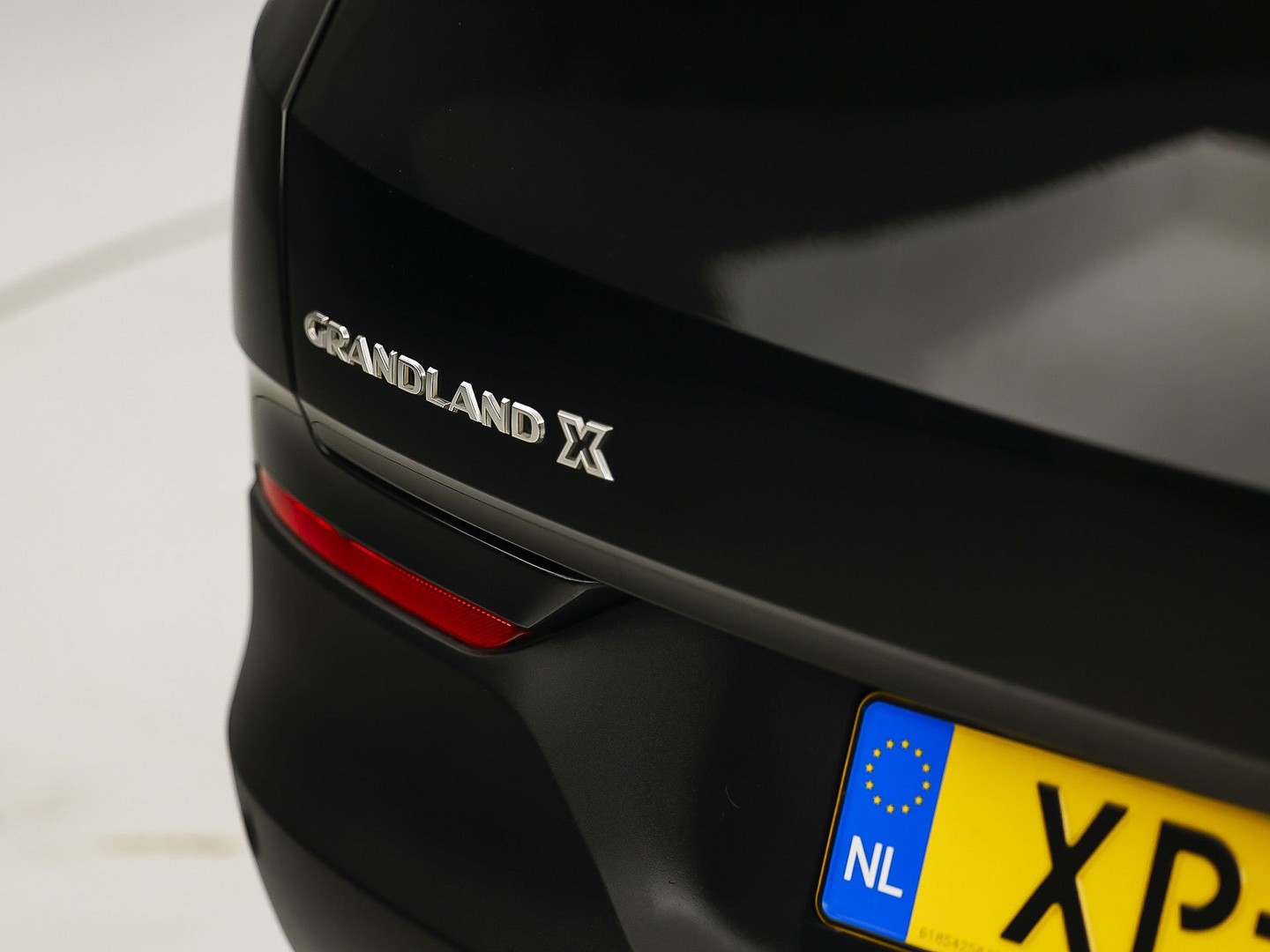 Opel Grandland X 1.2 Turbo Innovation (MEMORY SEAT, NAP, STOELVERWARMING/KOELING, APPLE CARPLAY, KEYLESS, GETINT GLAS, LANE ASSIST, STUURWIEL VERWARMD, NIEUWE APK, NIEUWSTAAT)
