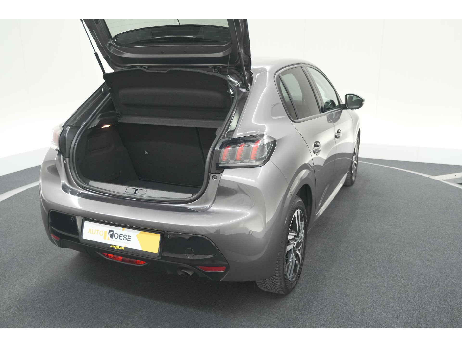 Peugeot 208 PureTech 100 Allure Pack | Parkeersensoren | Apple Carplay | Stoelverwarming