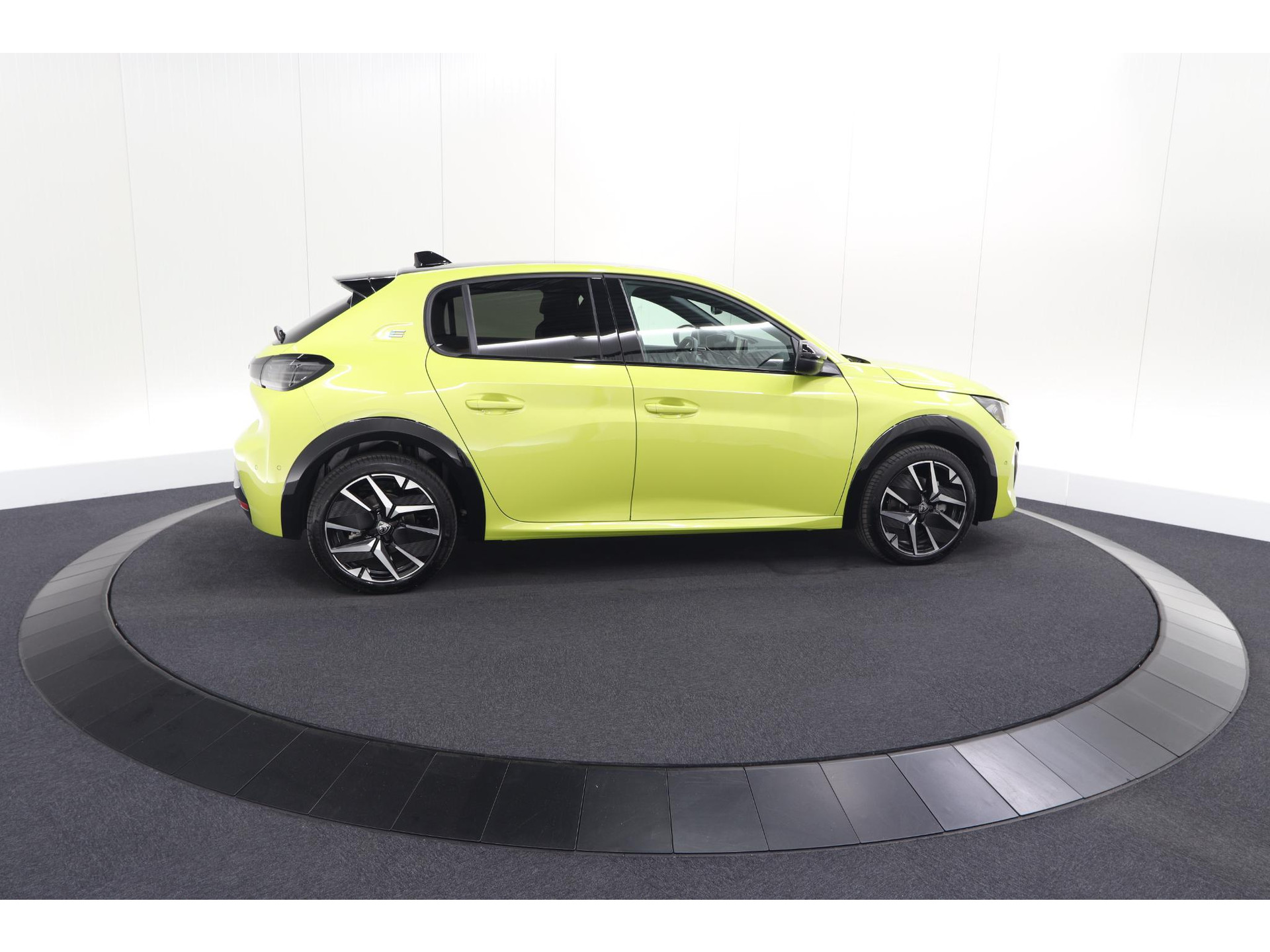 Peugeot e-208 EV GT 51 kWh | 360 Camera | Adaptieve Cruise Control Stop & Go | Alcantara Pakket