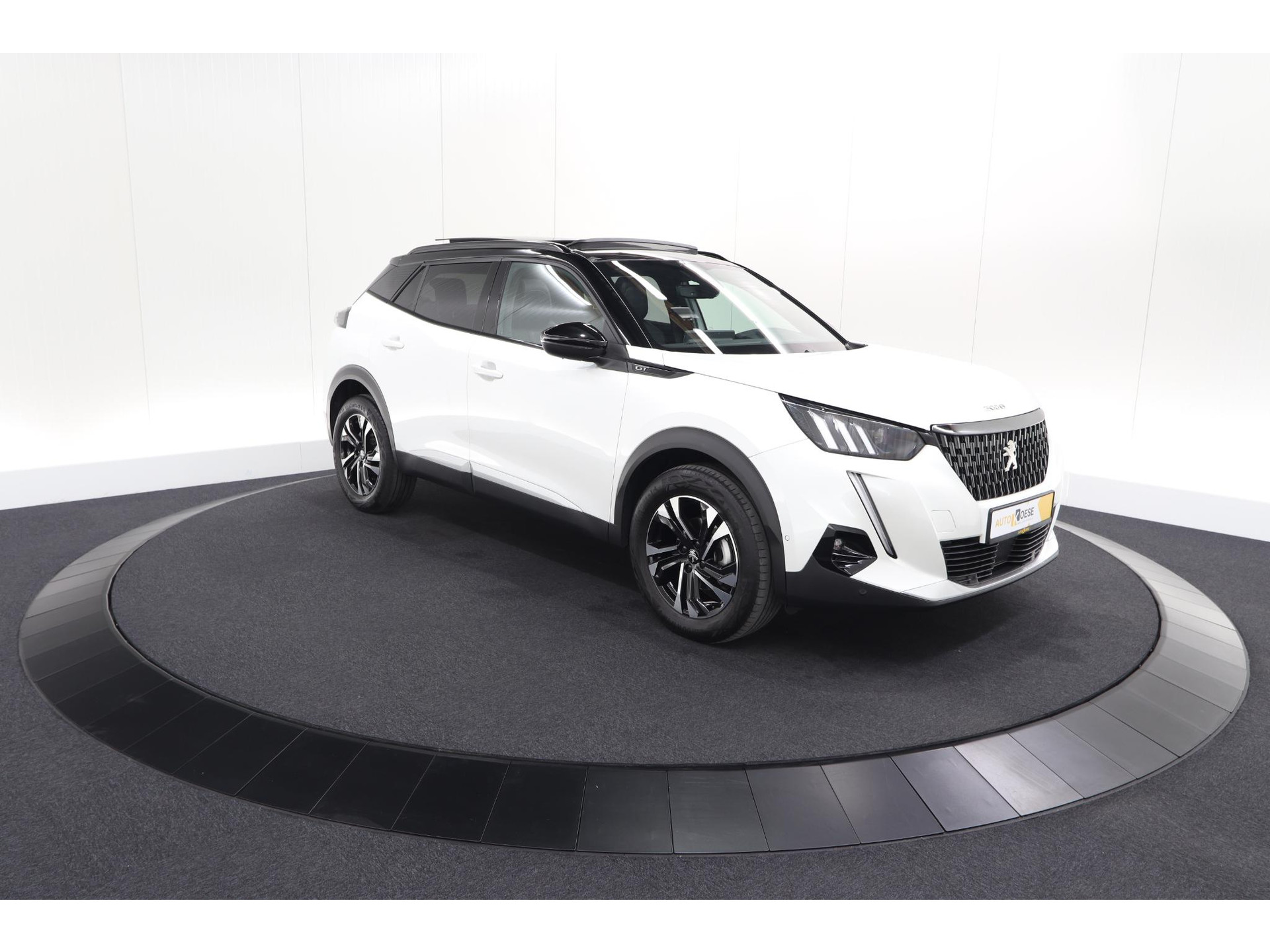 Peugeot 2008 PureTech 130 GT | Elektrisch Panoramadak | Camera | Dodehoekdetectie | Navigatie