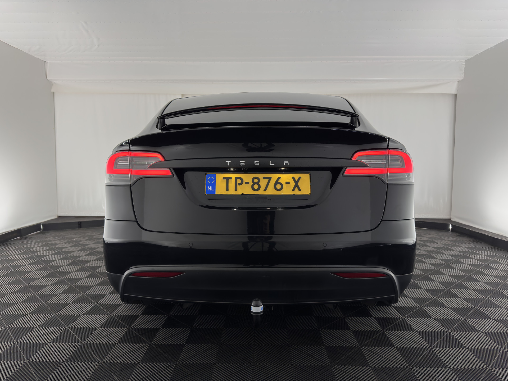 Tesla Model X 100D Black-Line AWD [ 3-Fase ] { SOH-86% } Aut. *PANO-WINDOW | AUTO-PILOT | VEGAN-LEATHER | NAVI-FULLMAP | FULL-LED | AIR-SUSPENSION | DIGI-COCKPIT | KEYLESS | DAB+ | HEATED-SPORTSEATS | PRIVACY-GLASS | TOPVIEW | TOWBAR | 22"ALU*