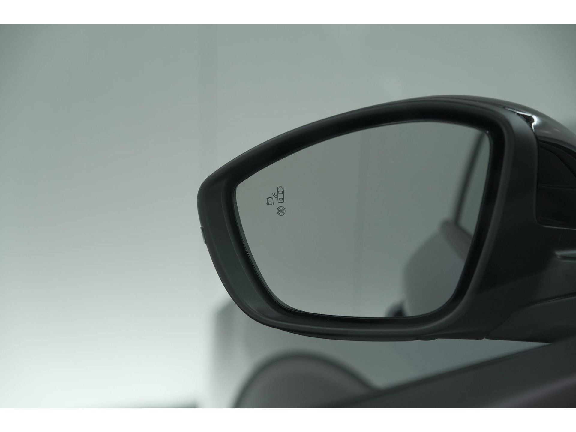 Peugeot 2008 1.2 Hybrid 145 Allure | 360 Camera | Adaptieve Cruise Control | Dodehoekdetectie | Apple Carplay