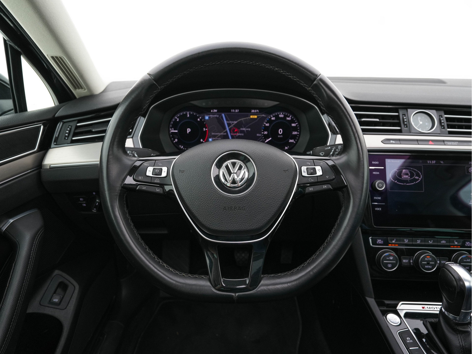 Volkswagen Passat Variant 2.0 BiTDI 4Motion Highline (INCL-BTW) Aut. *PANO | ADAPTIVE-CRUISE | DIGI-COCKPIT | NAVI-FULLMAP | LEATHER-ALCANTARA | FULL-LED | ERGONOMIC-COMFORTSEATS | KEYLESS | ECC | PARKPILOT | TOWBAR | 17''ALU*