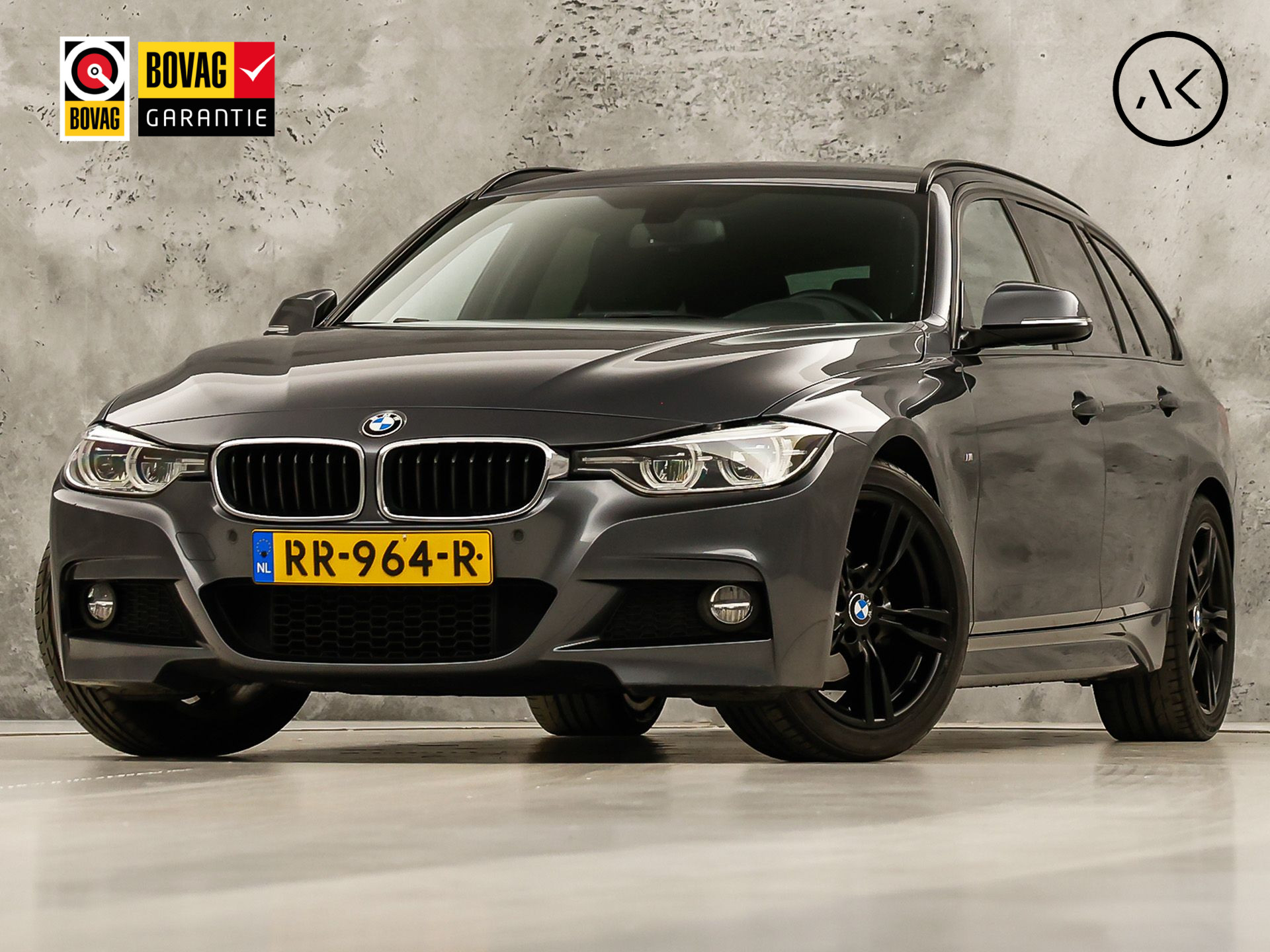 BMW 3 Serie 320i M Sport High Executive 184Pk Automaat (GROOT NAVI, DEALER ONDERHOUDEN, CLIMATE, LEDER, STOELVERWARMING, SPORTSTOELEN, PARKEERSENSOREN, GETINT GLAS, NIEUWSTAAT)