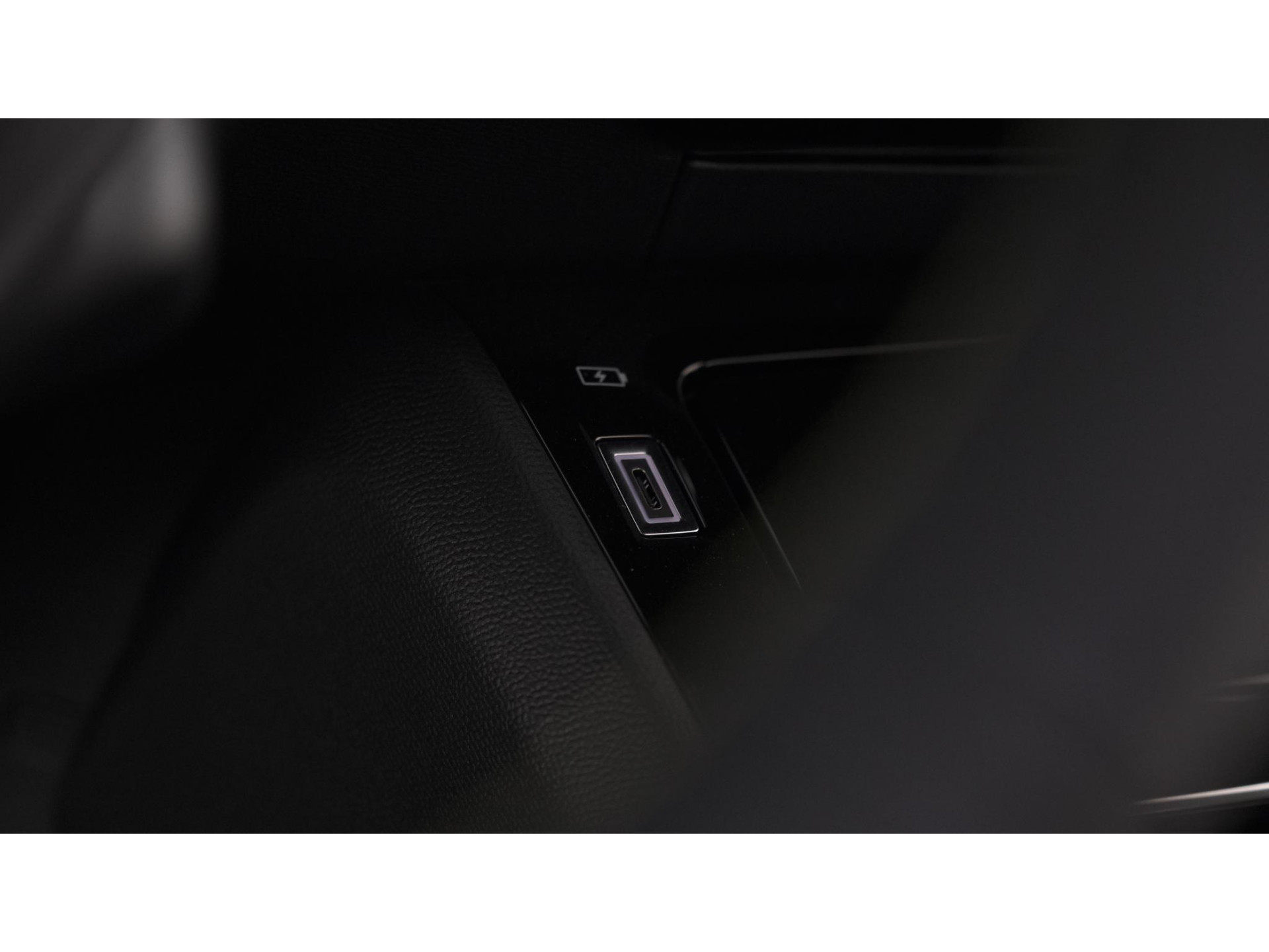 Peugeot 2008 PureTech 130 EAT8 GT | 360 Camera | Adaptieve Cruise Control | Dodehoekdetectie | Apple Carplay