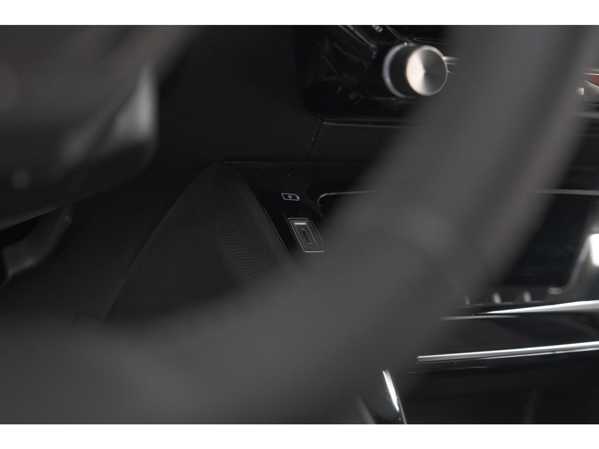 Peugeot 2008 PureTech 130 Allure Pack | Camera | Adaptieve Cruise Control | Apple Carplay | Stoelverwarming