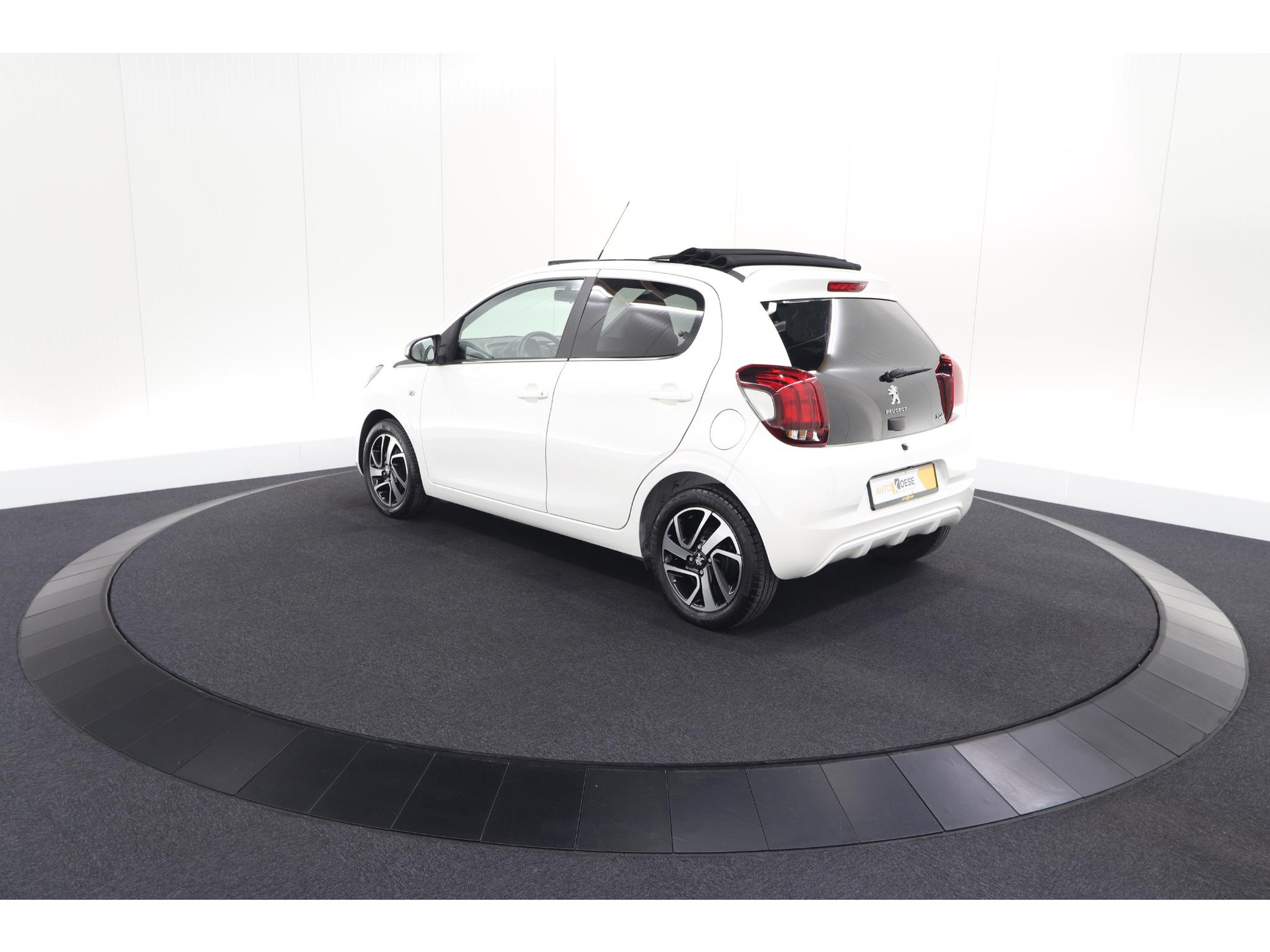 Peugeot 108 1.0 e-VTi Allure TOP! | Elektrisch Vouwdak | Camera | Navigatie | Climate Control
