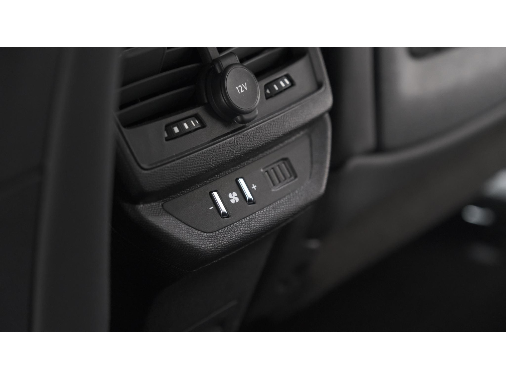 Peugeot 5008 PureTech 130 EAT8 Allure Pack Business | 7 Zitplaatsen | Camera | Dodehoekdetectie | Navigatie | Elektronische Achterklep