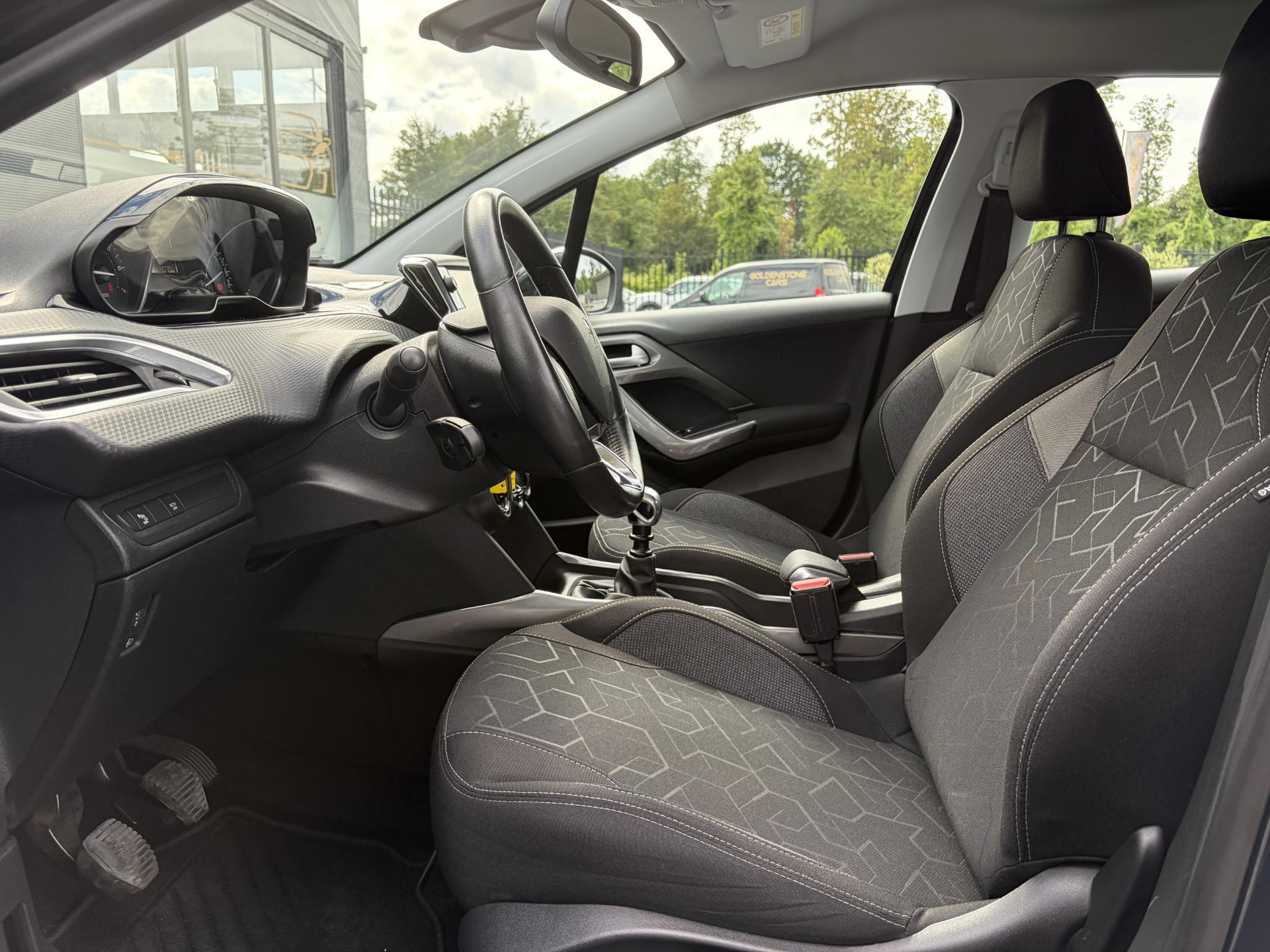 Peugeot 2008 1.2 PureTech Blue Lion 2e Eigenaar,131pk,Carplay,Navi,Dealer Onderhouden,6 Bak,D-riem vv in 2024,Pdc,N.A.P,Apk tot 04-2027