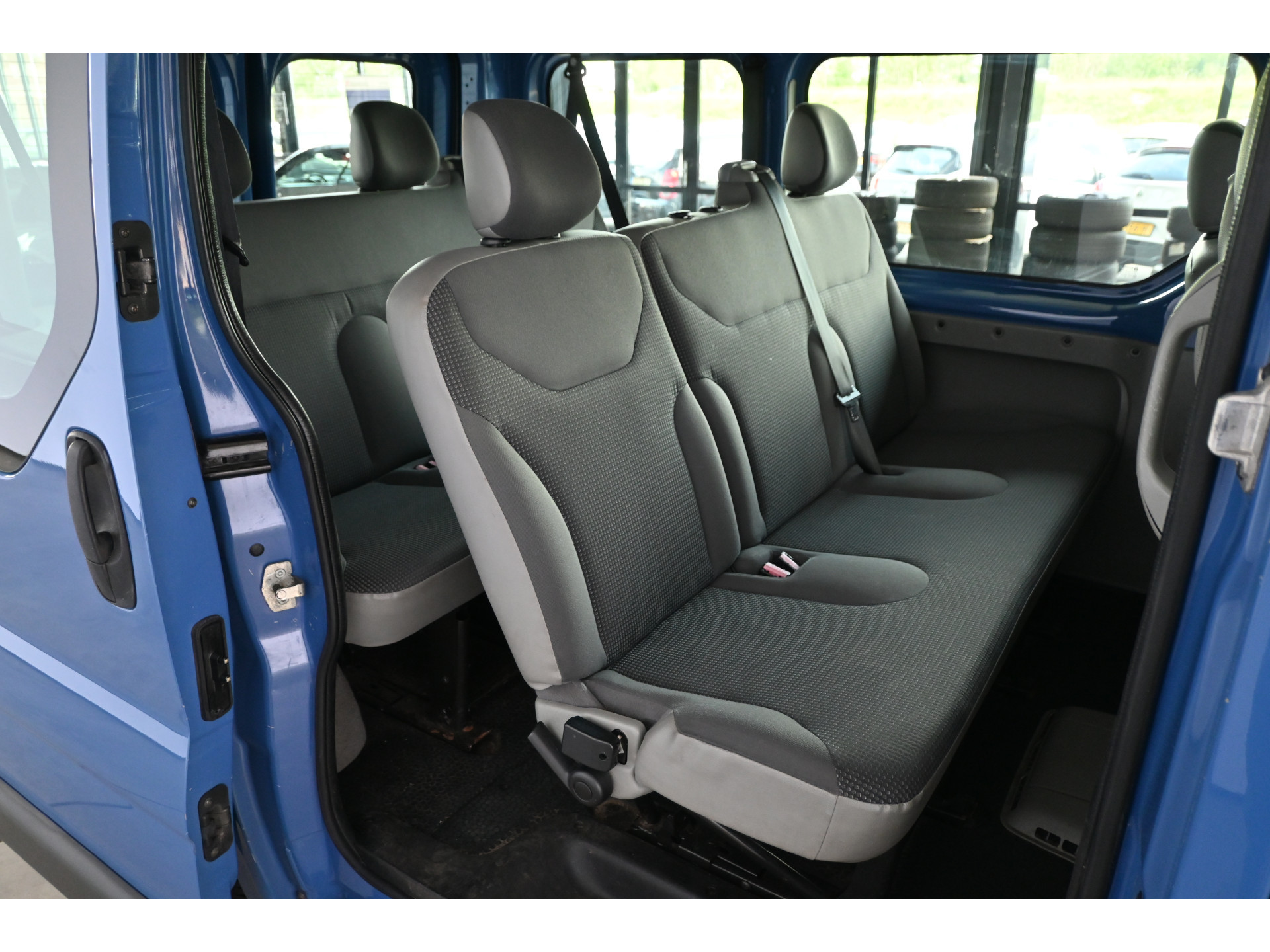 Opel Vivaro Combi 2.5 CDTI L1H1 Automaat 9 Persoons Airco Trekhaak Rijklaarprijs! Inruil Mogelijk!