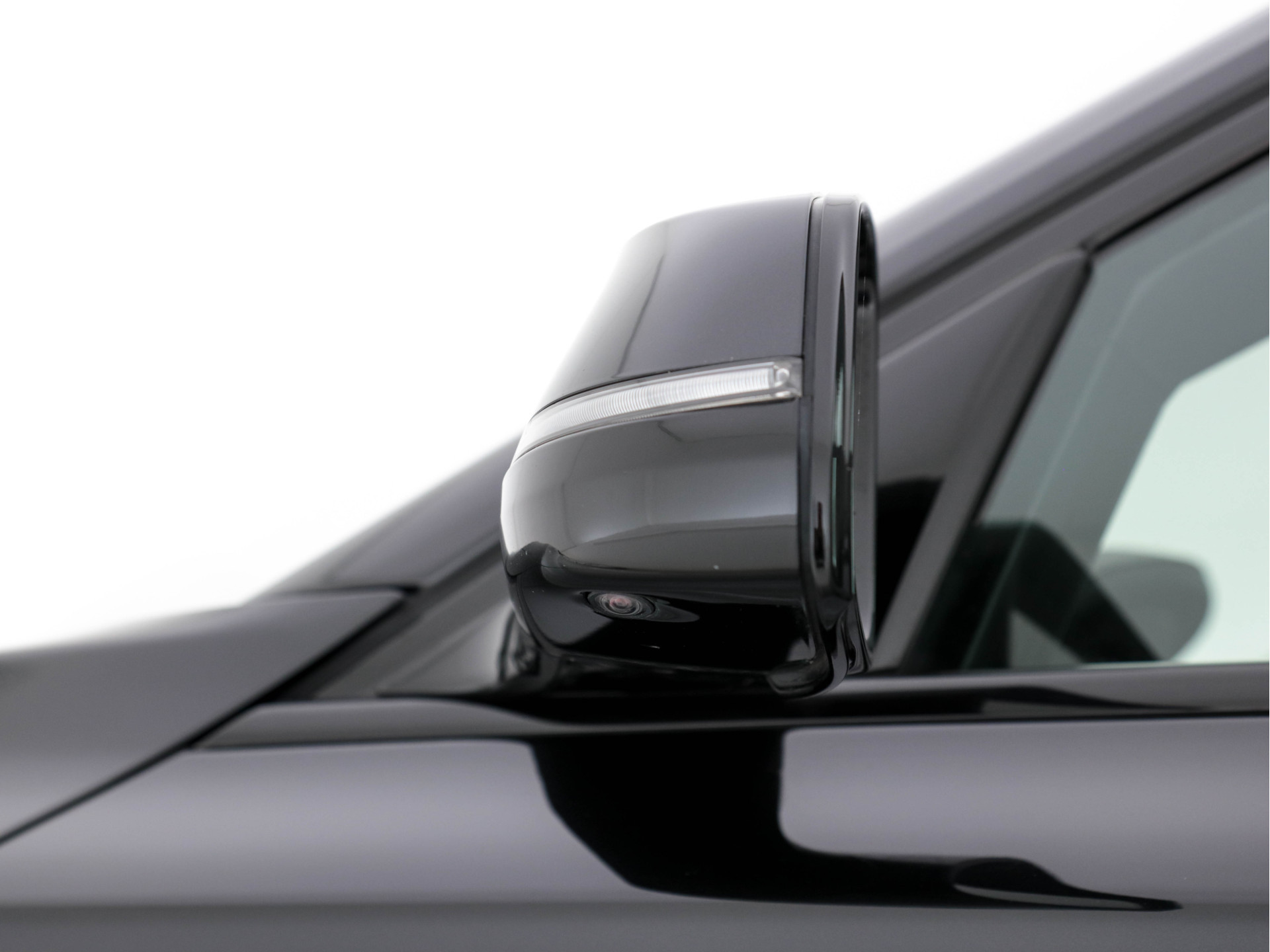 BMW 7-serie 740d xDrive M-Sport Aut. *PANO | LEATHER | FULL-LED | SURROUND-VIEW | NAVI-FULLMAP | SOFT-CLOSE | HEAD-UP | HARMAN/KARDON-AUDIO | KEYLESS | CRUISE | HEATED-SPORTSEATS | LANE-ASSIST | MEMORY-PACK | TOWBAR