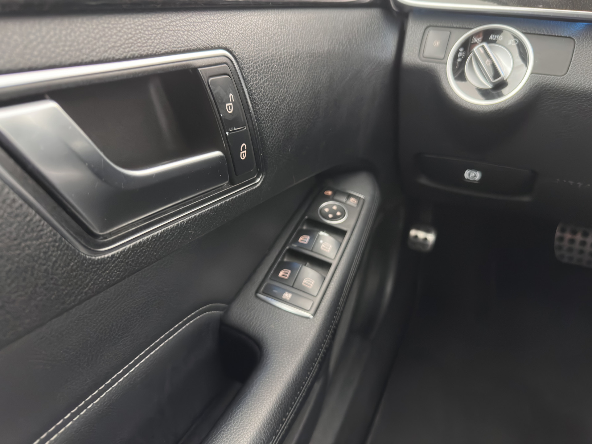 Mercedes-Benz E-klasse 200 CDI Ambition Avantgarde Aut. *LEATHER | FULL-LED | HEATED-COMFORTSEATS | CAMERA | ECC | CARPLAY | PDC | CRUISE | PRIVACY-GLASS | 18''ALU*